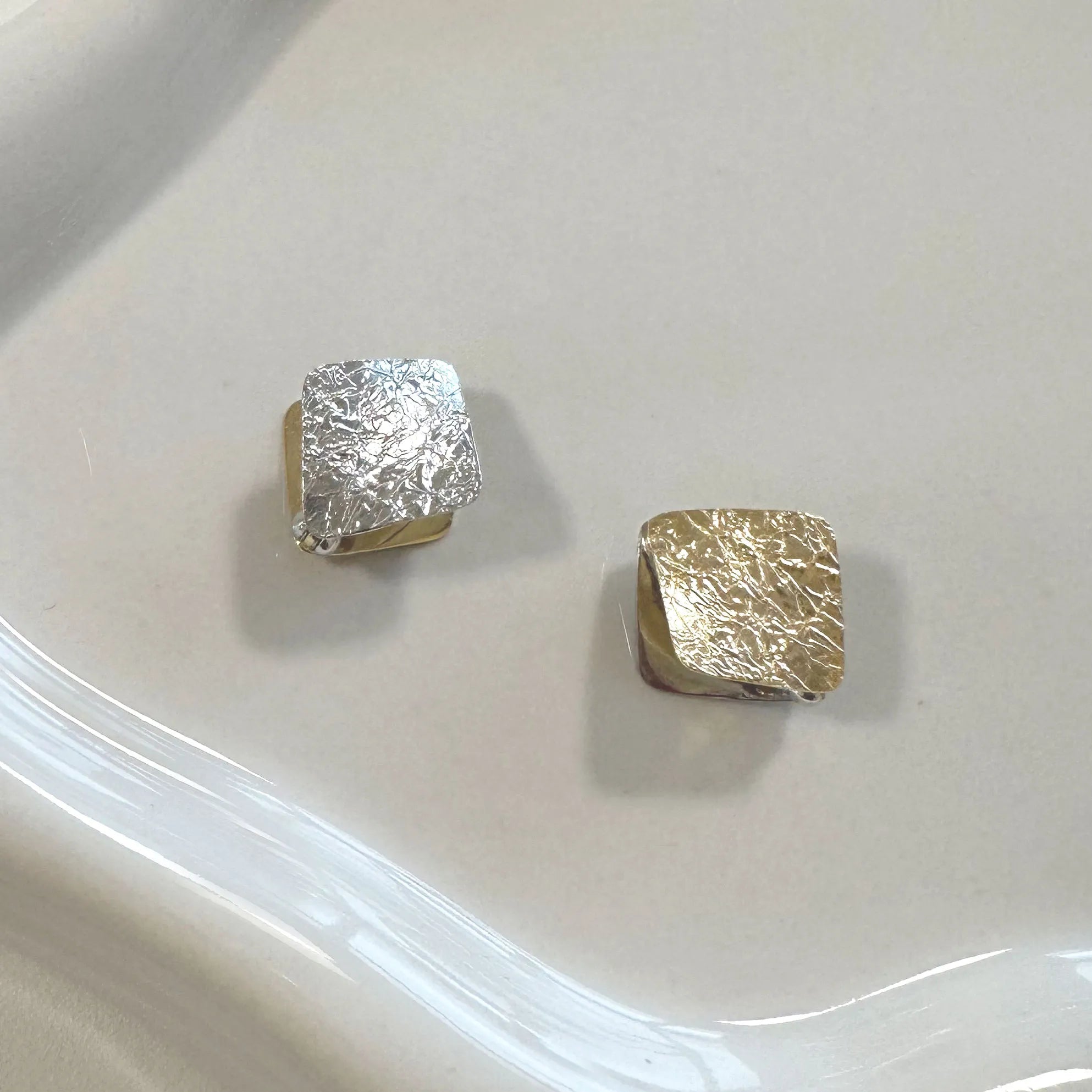 K18/プラチナイヤリング(ピアリング/リバーシブル/テクスチャー/ひし形モチーフ)《WESY4264》