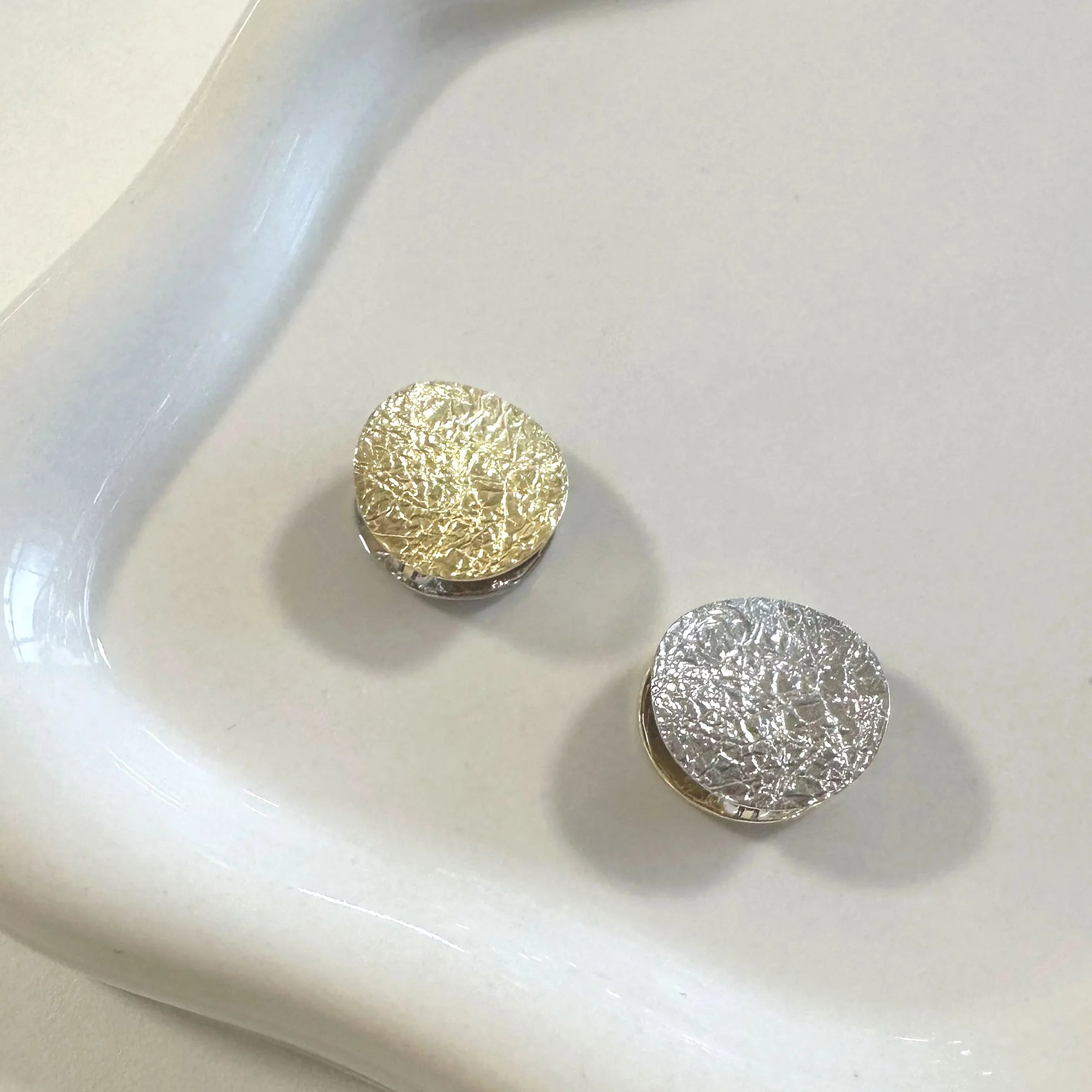 K18/プラチナイヤリング(ピアリング/リバーシブル/テクスチャー/円形)《WESY4265》