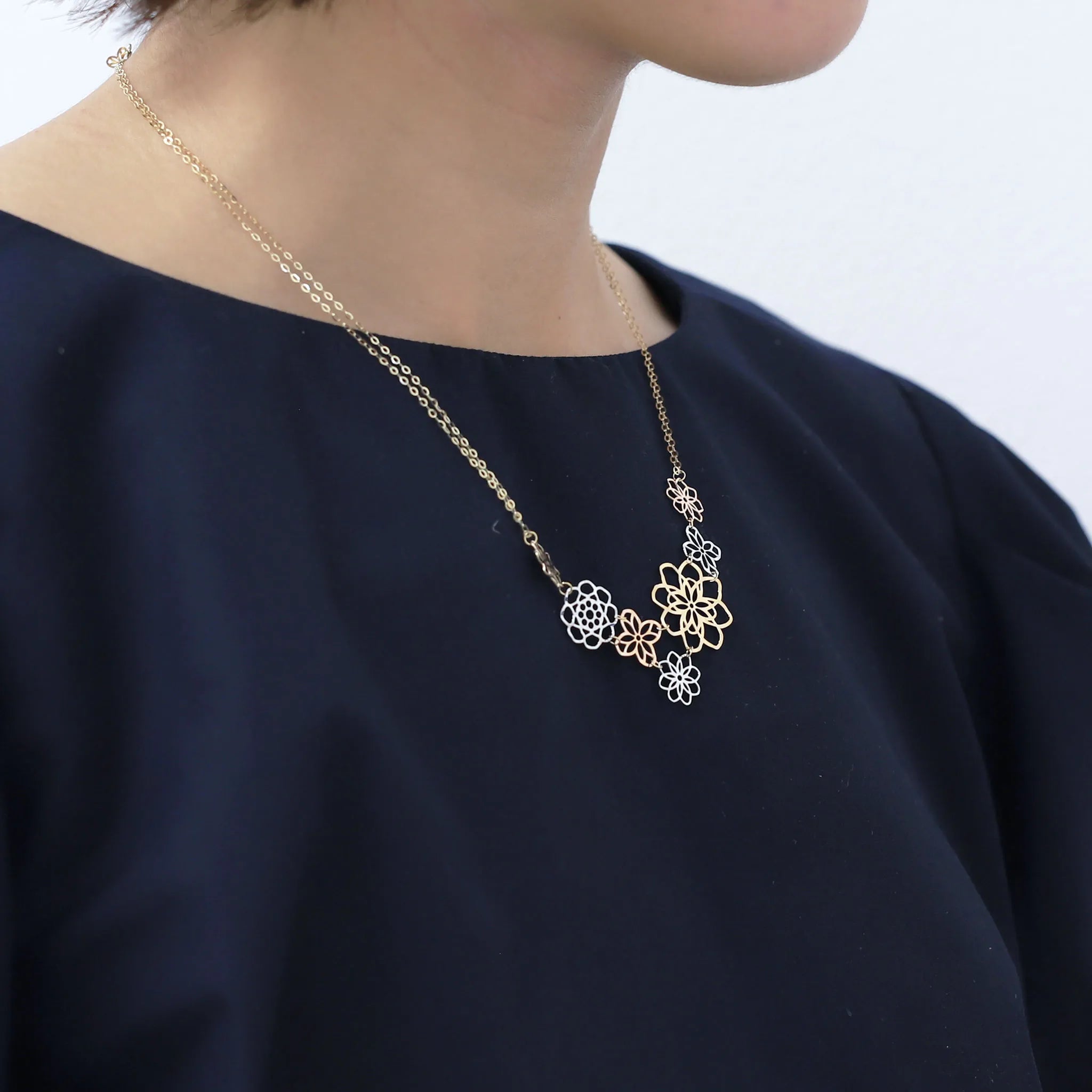 K18ネックレス(フラワーモチーフ/マルチカラー)《BNKY3027W》