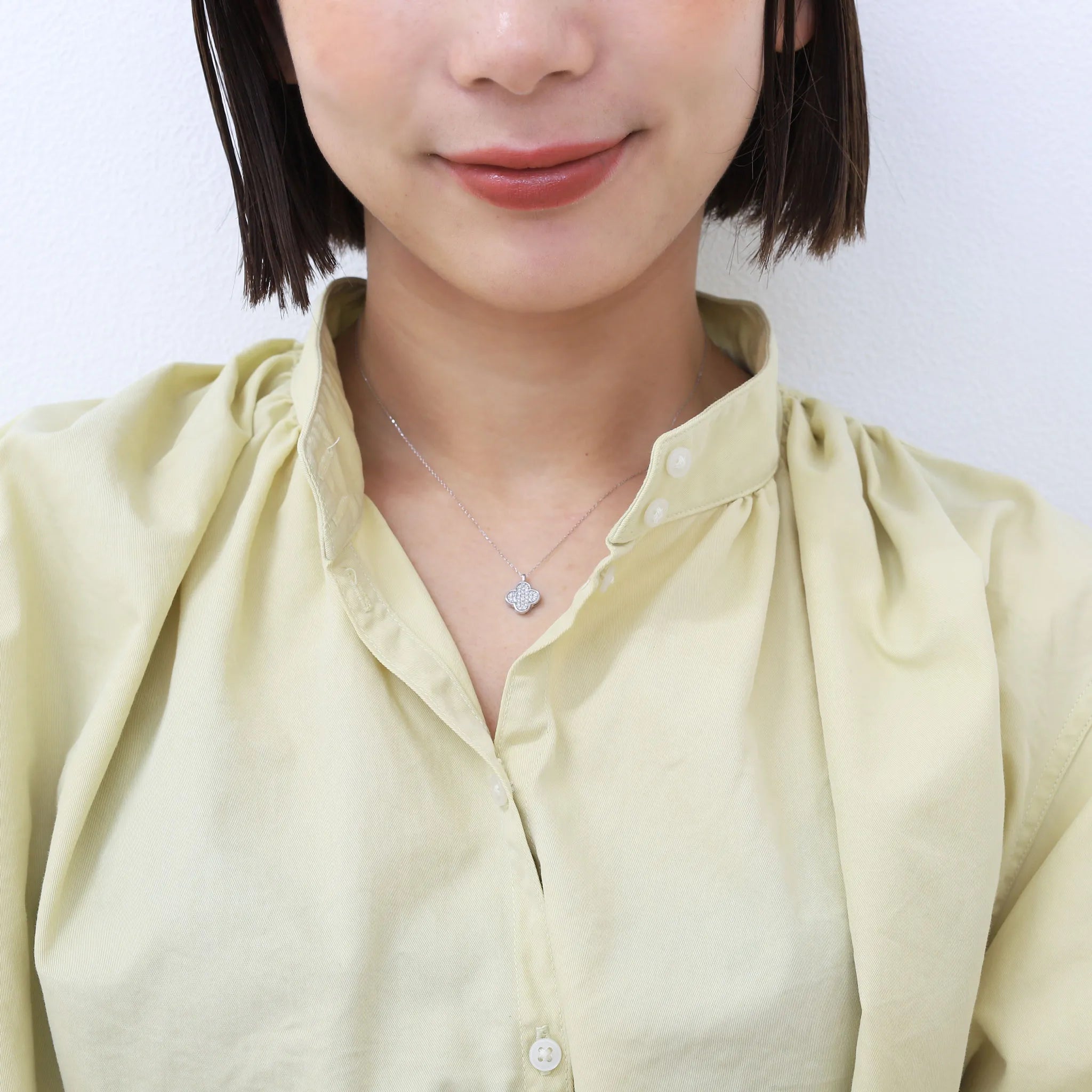 ダイヤモンド/オニキス K18ネックレス(計0.15カラット/クローバーモチーフ/リバーシブル/4月誕生石)《WPDD2839》