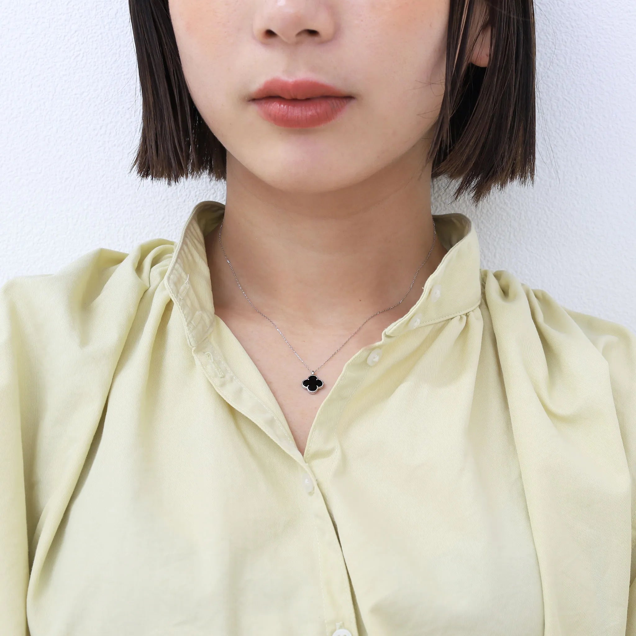 ダイヤモンド/オニキス K18ネックレス(計0.15カラット/クローバーモチーフ/リバーシブル/4月誕生石)《WPDD2839》