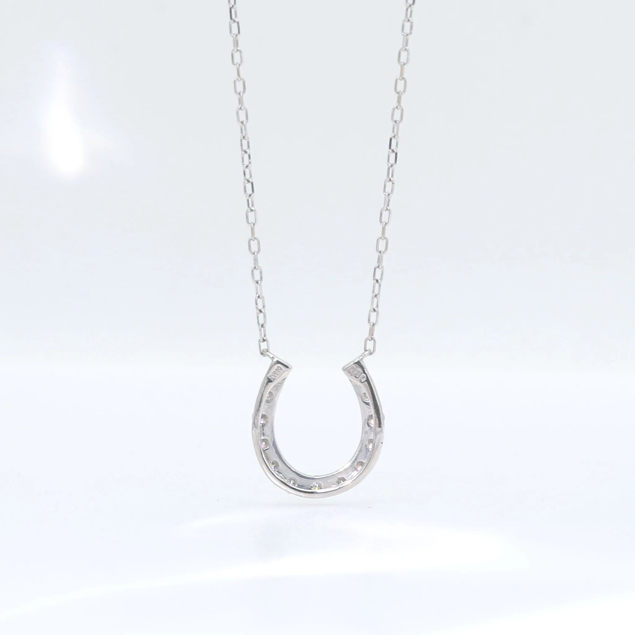 ダイヤモンド プラチナネックレス(計0.3カラット/馬蹄モチーフ/4月誕生石)《BPDD3182W》