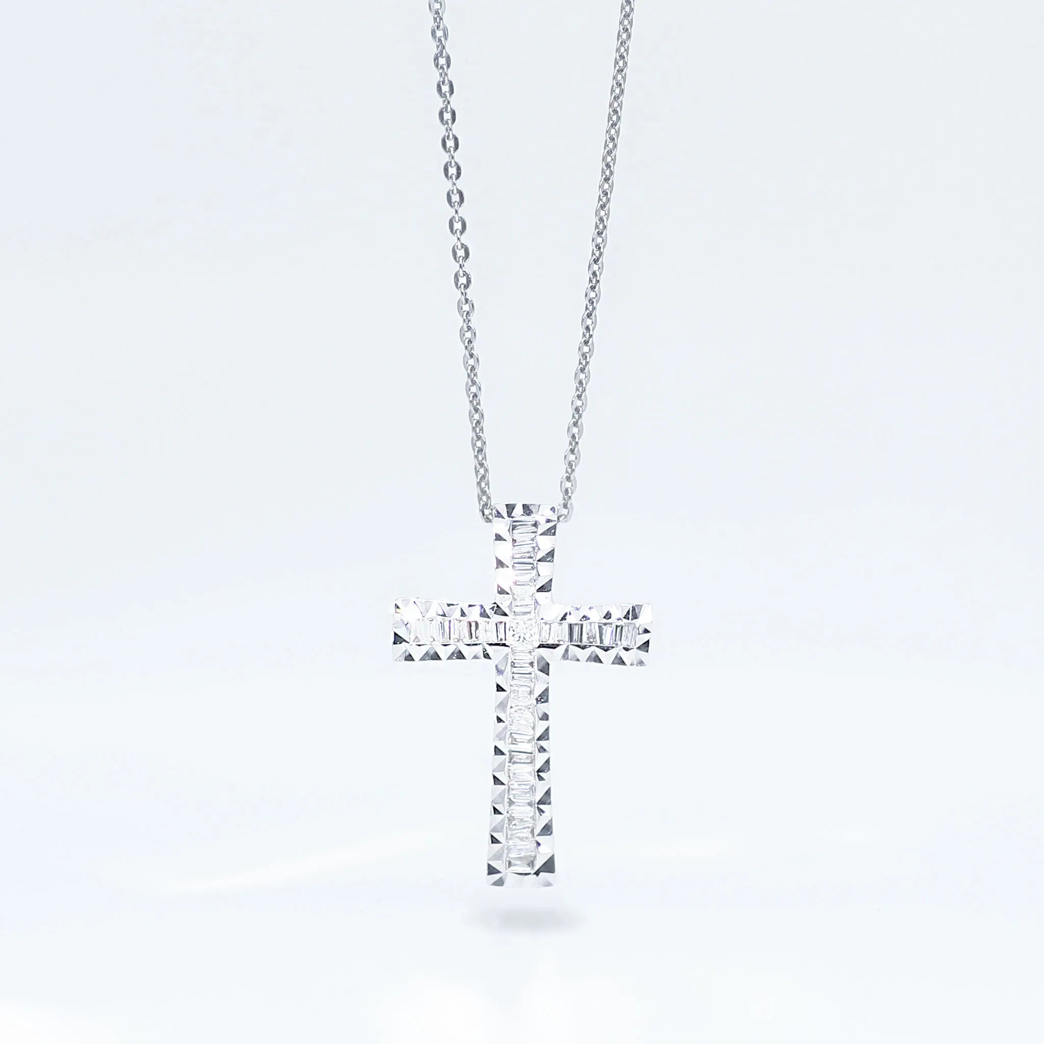 ダイヤモンド プラチナネックレス(計0.2カラット/テーパーバケット/クロスモチーフ/ベゼル/4月誕生石)《WPDD3496》