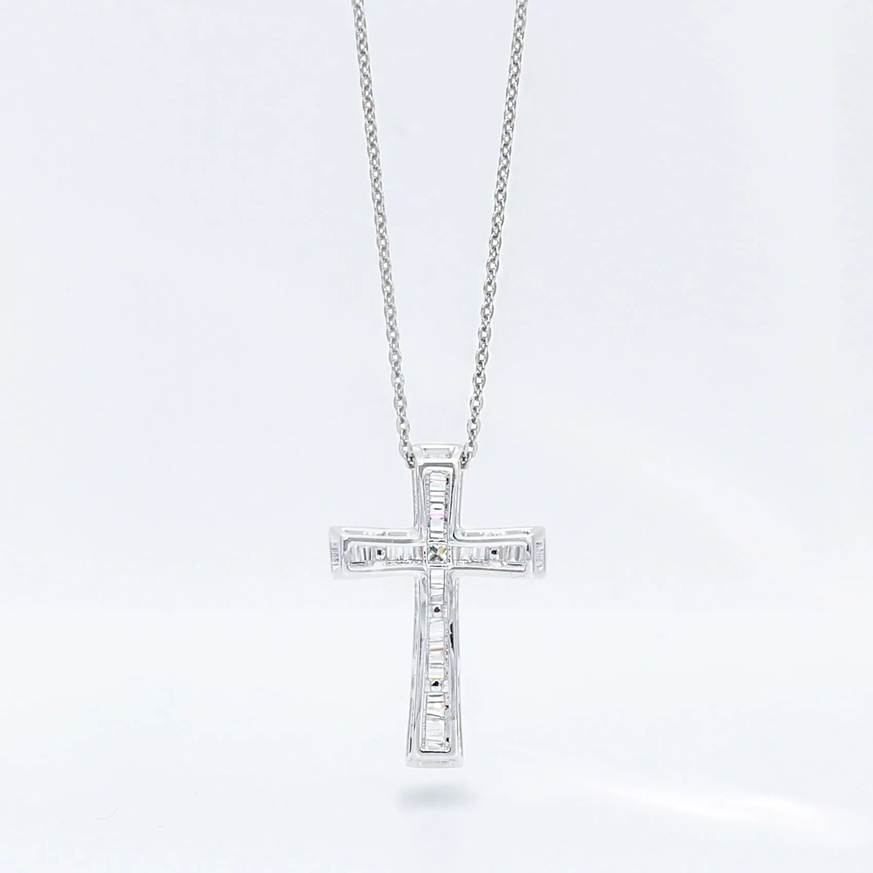 ダイヤモンド プラチナネックレス(計0.2カラット/テーパーバケット/クロスモチーフ/ベゼル/4月誕生石)《WPDD3496》