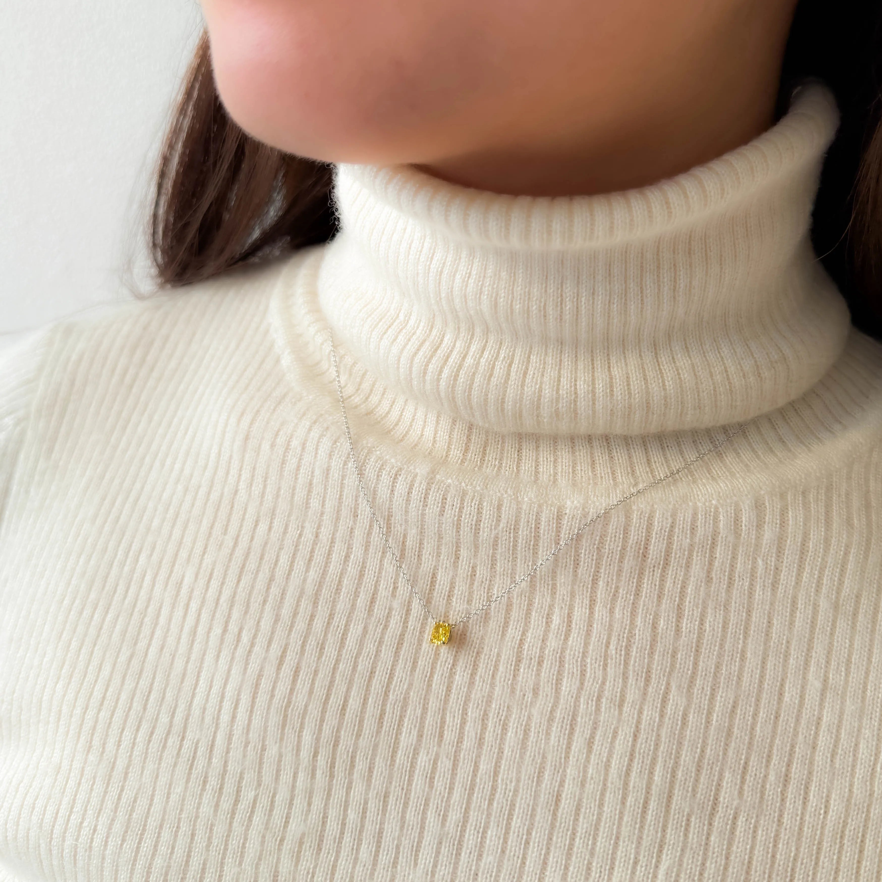 イエローダイヤモンド プラチナネックレス(F.V.Y/0.5ct/クッションカット/グレーディングレポート付)《WPDD4258》