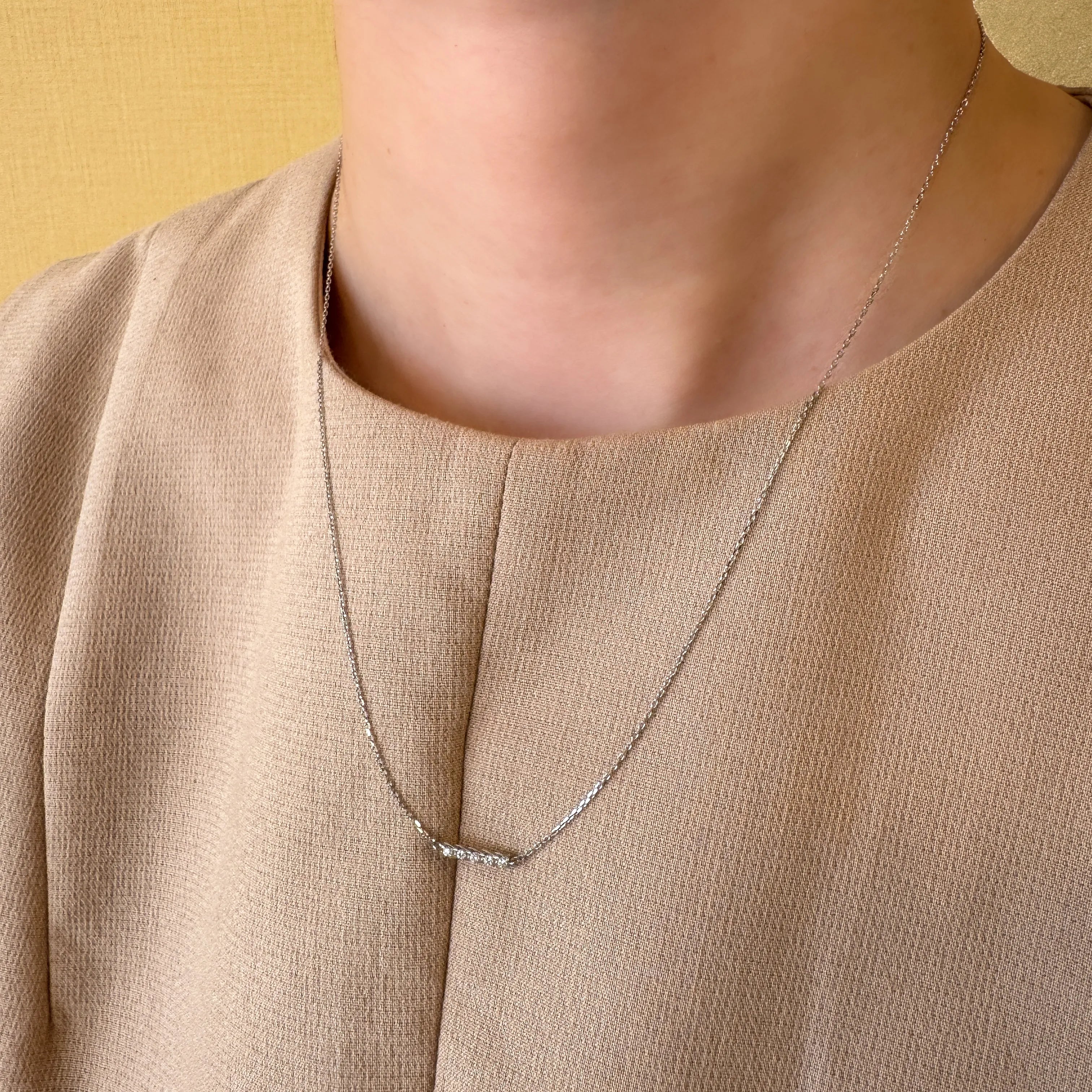 ダイヤモンド プラチナネックレス(エアロセッティング/バー)《WPDD4280》