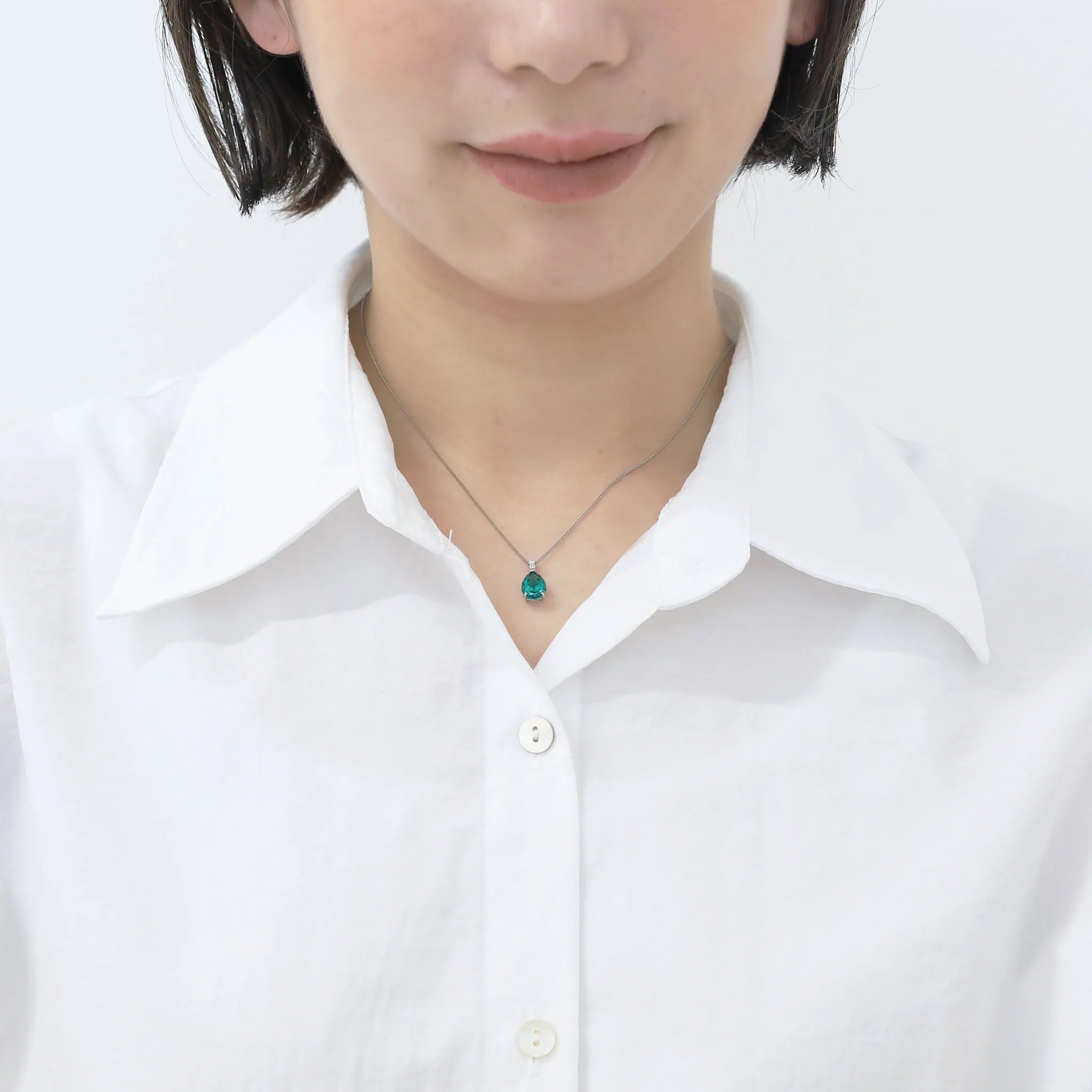 エメラルド/ダイヤモンド プラチナネックレス(クレサンベール/ペアシェイプ/5月誕生石)《WPDE3093》