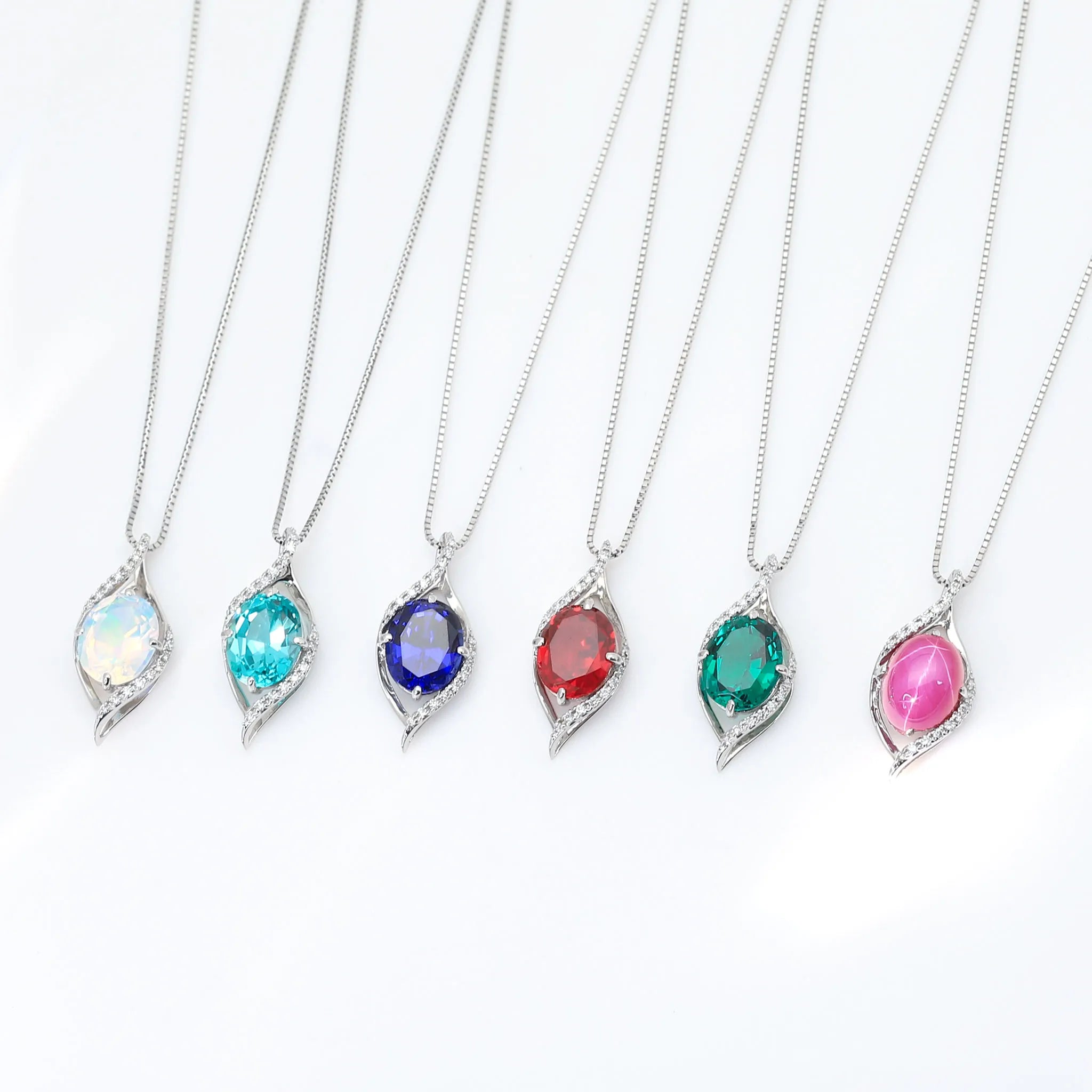 エメラルド/ダイヤモンド プラチナネックレス(クレサンベール/オーバル/5月誕生石)《WPDE3144》