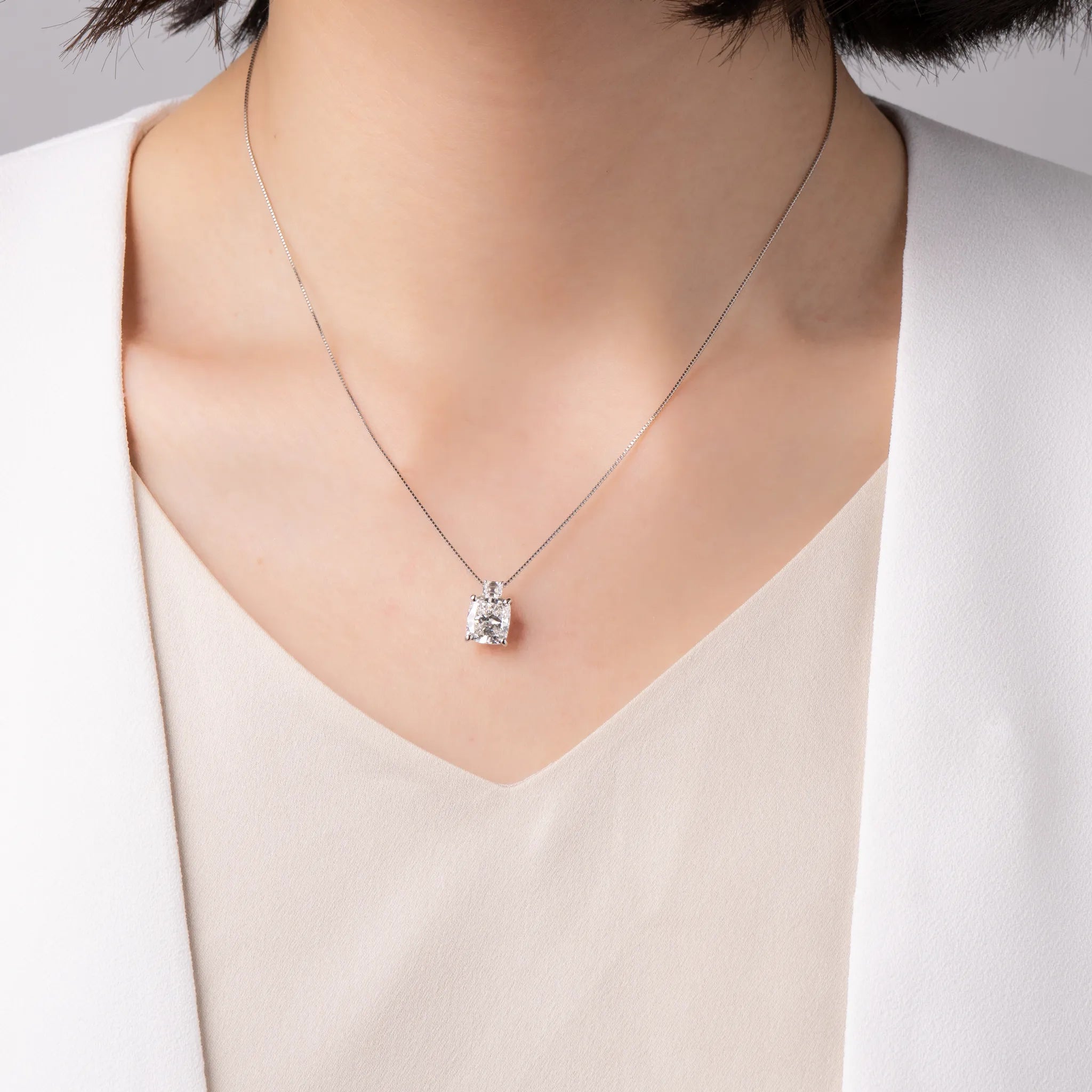 ダイヤモンド プラチナネックレス(ラボグロウン/クッションカット/3.01ct/鑑別書付)《WPDG0014》