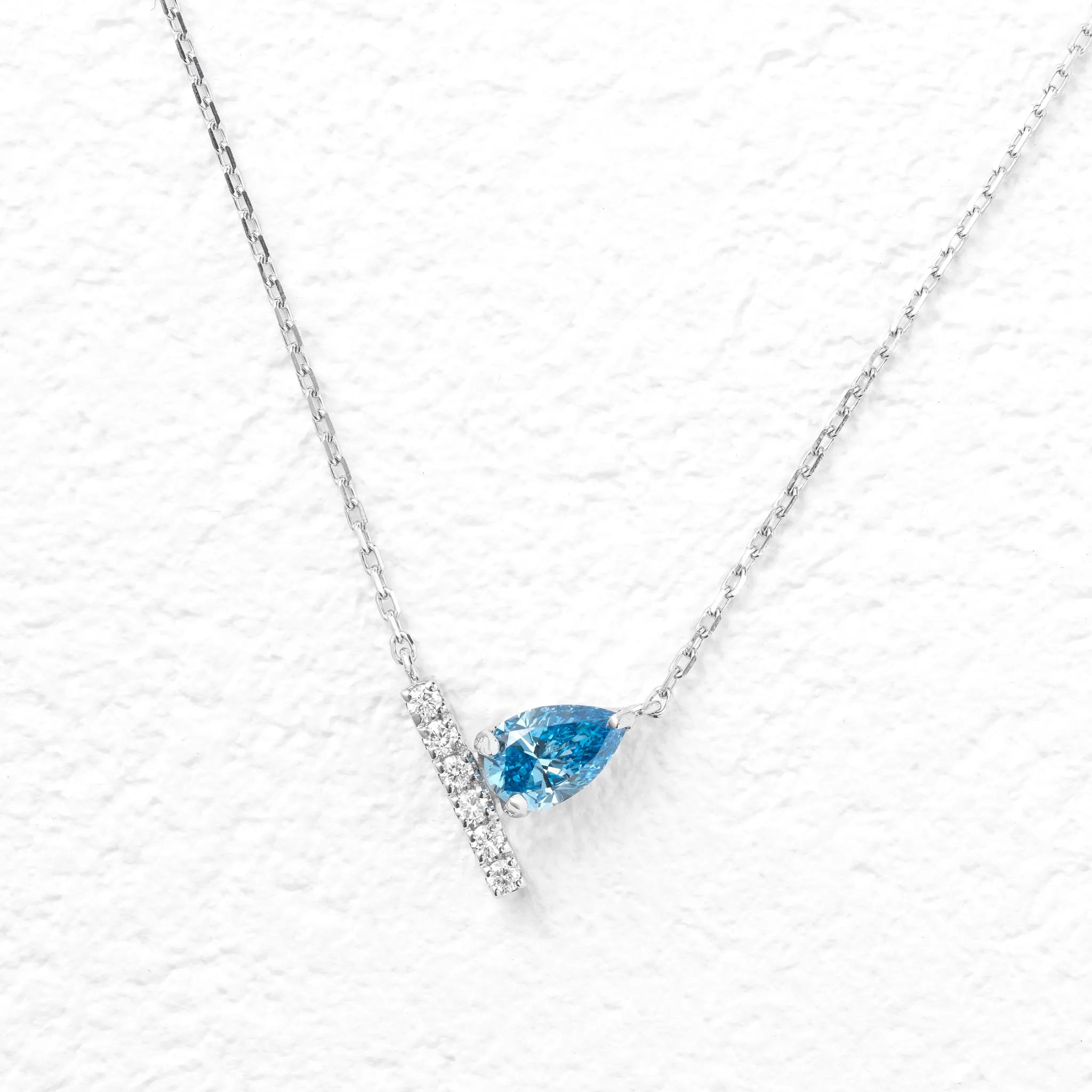 ブルーダイヤモンド/ダイヤモンド プラチナネックレス(ラボグロウン/ペアシェイプ/Solrelier/4月誕生石)《WPDG7002》