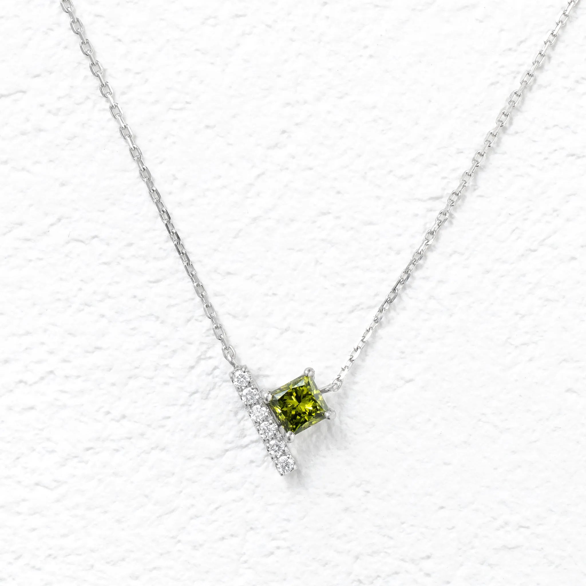 グリーンダイヤモンド/ダイヤモンド プラチナネックレス(ラボグロウン/プリンセス/Solrelier/4月誕生石)《WPDG7003》