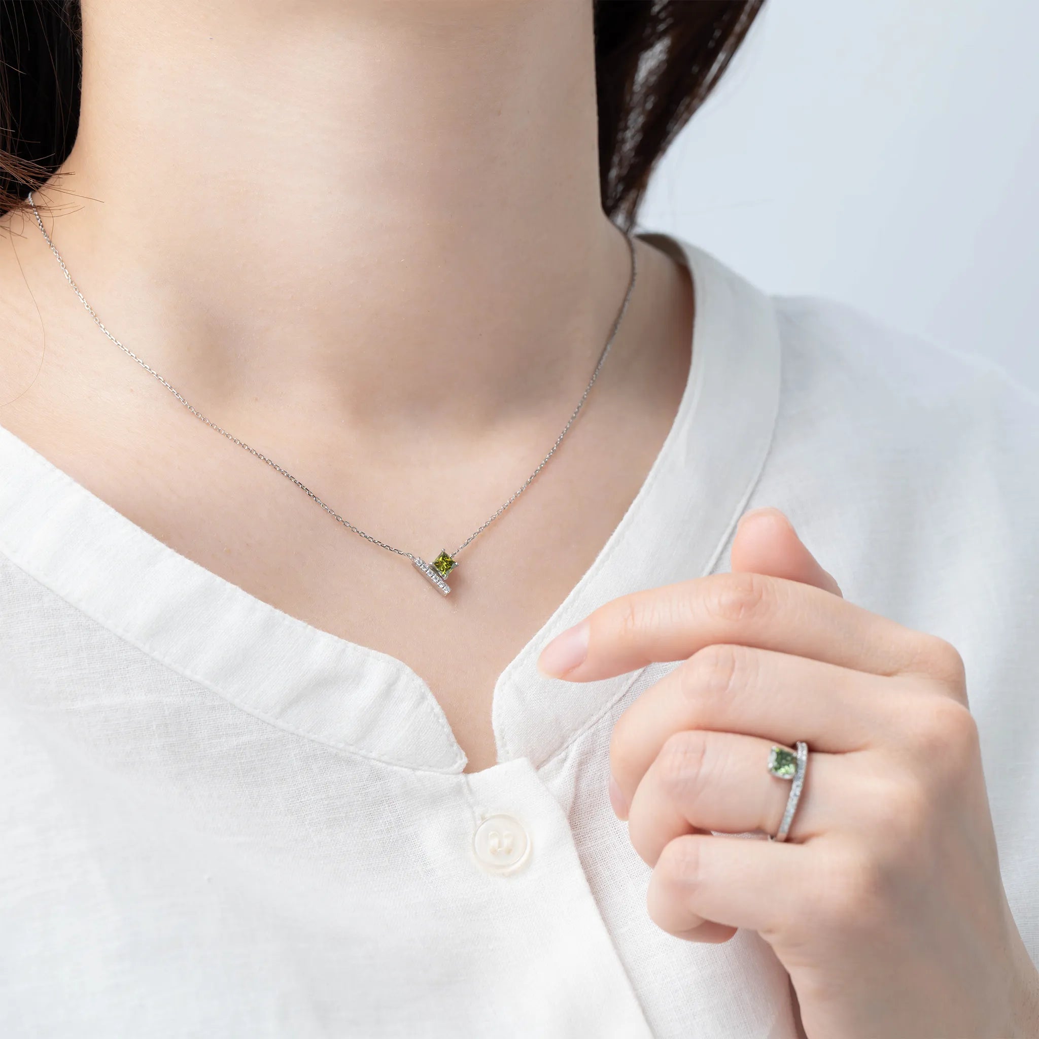 グリーンダイヤモンド/ダイヤモンド プラチナネックレス(ラボグロウン/プリンセス/Solrelier/4月誕生石)《WPDG7003》