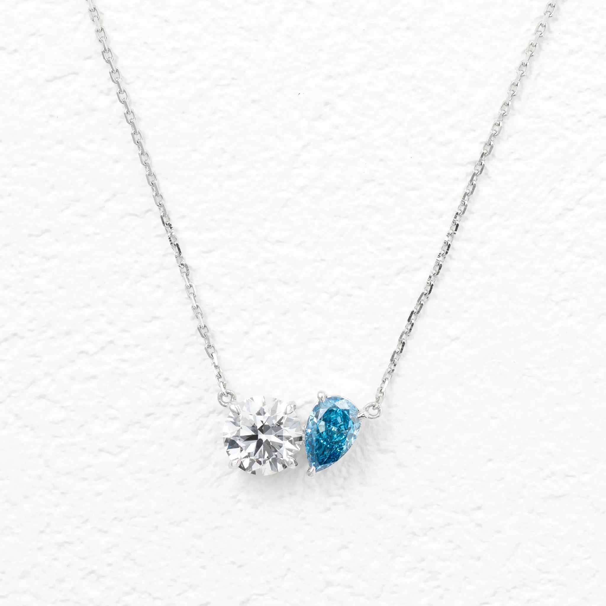 ブルーダイヤモンド/ダイヤモンド プラチナネックレス(ラボグロウン/ペアシェイプ/Polaire/4月誕生石)《WPDG7025》