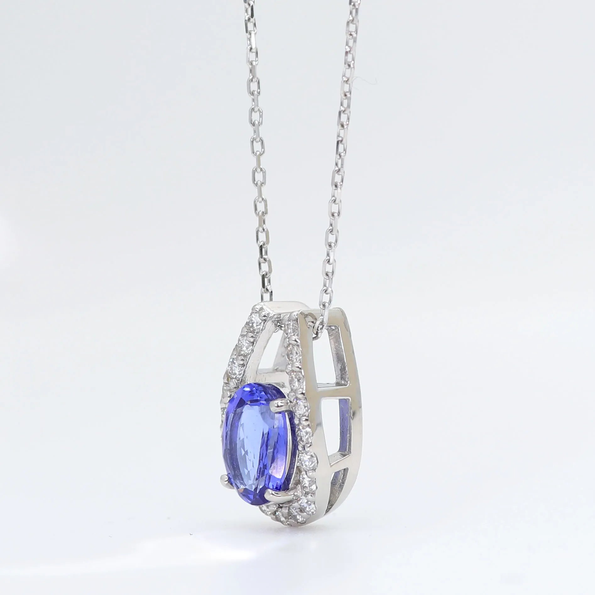 タンザナイト/ダイヤモンド プラチナネックレス(オーバル/馬蹄モチーフ/12月誕生石)《WPDN3353》