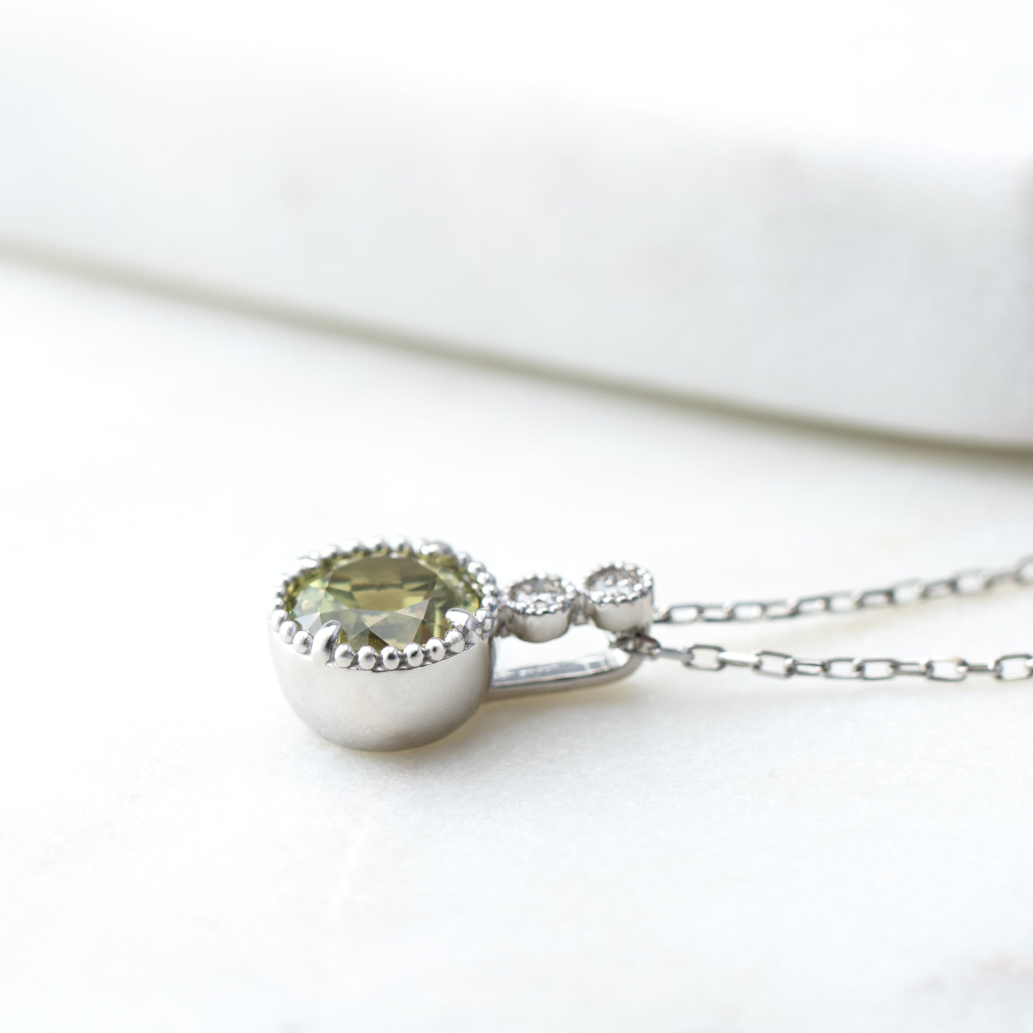 マリガーネット プラチナネックレス(ミル打ち/1月誕生石)《WPDN4192》