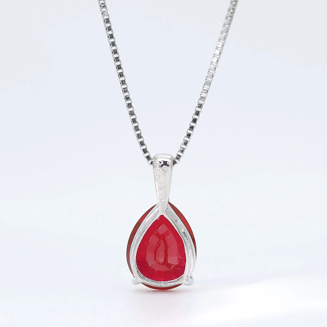 ルビー/ダイヤモンド プラチナネックレス(クレサンベール/ペアシェイプ/7月誕生石)《WPDR3093》
