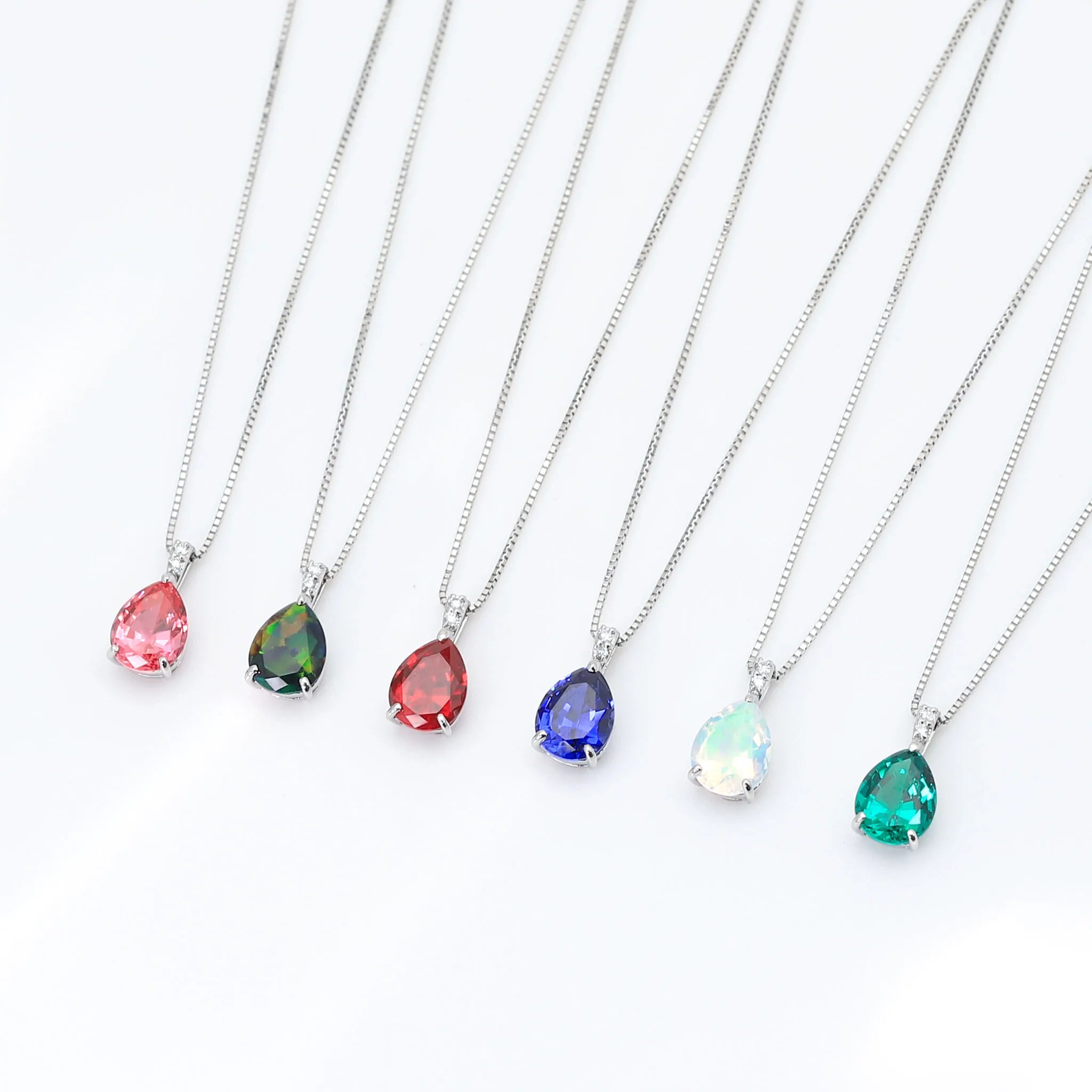 ルビー/ダイヤモンド プラチナネックレス(クレサンベール/ペアシェイプ/7月誕生石)《WPDR3093》