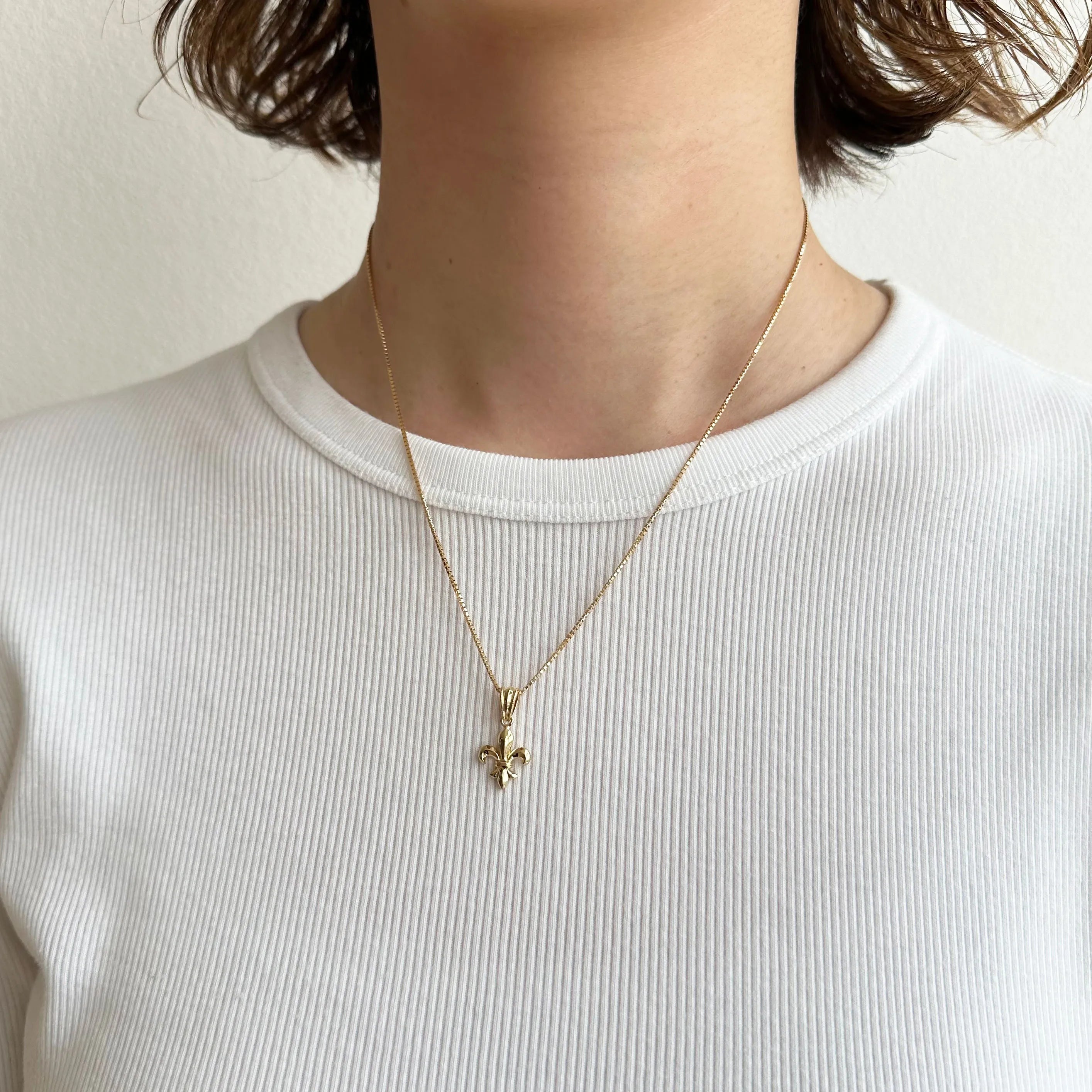 K18ペンダントトップ(百合の紋章モチーフ/K18イエローゴールド)《WPDY4275》