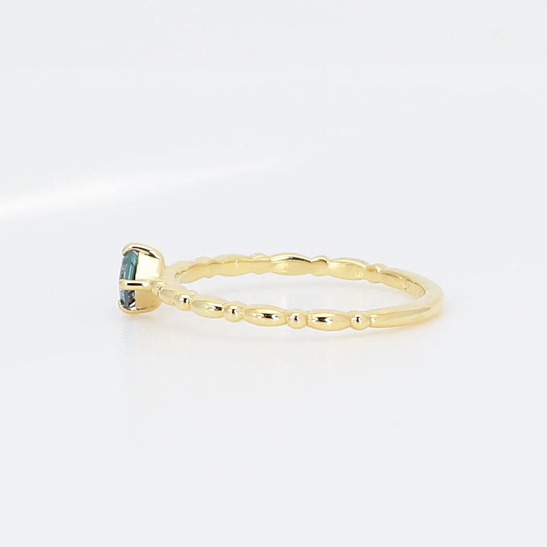 アレキサンドライト K18リング(クレサンベール/パレット/エメラルドカット/ウェーブ/6月誕生石)《WRGA2645》