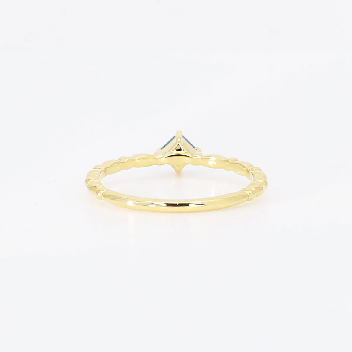 アレキサンドライト K18リング(クレサンベール/パレット/エメラルドカット/ウェーブ/6月誕生石)《WRGA2645》