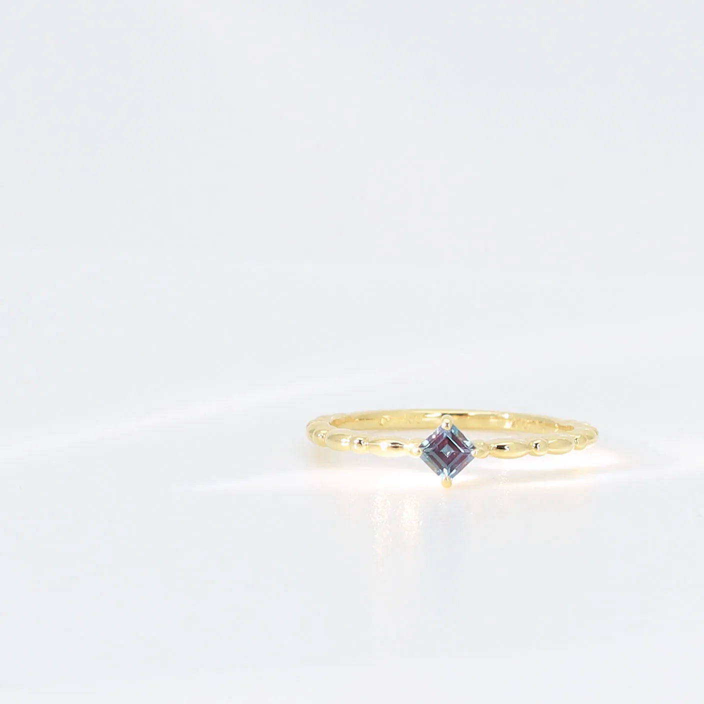 アレキサンドライト K18リング(クレサンベール/パレット/エメラルドカット/ウェーブ/6月誕生石)《WRGA2645》