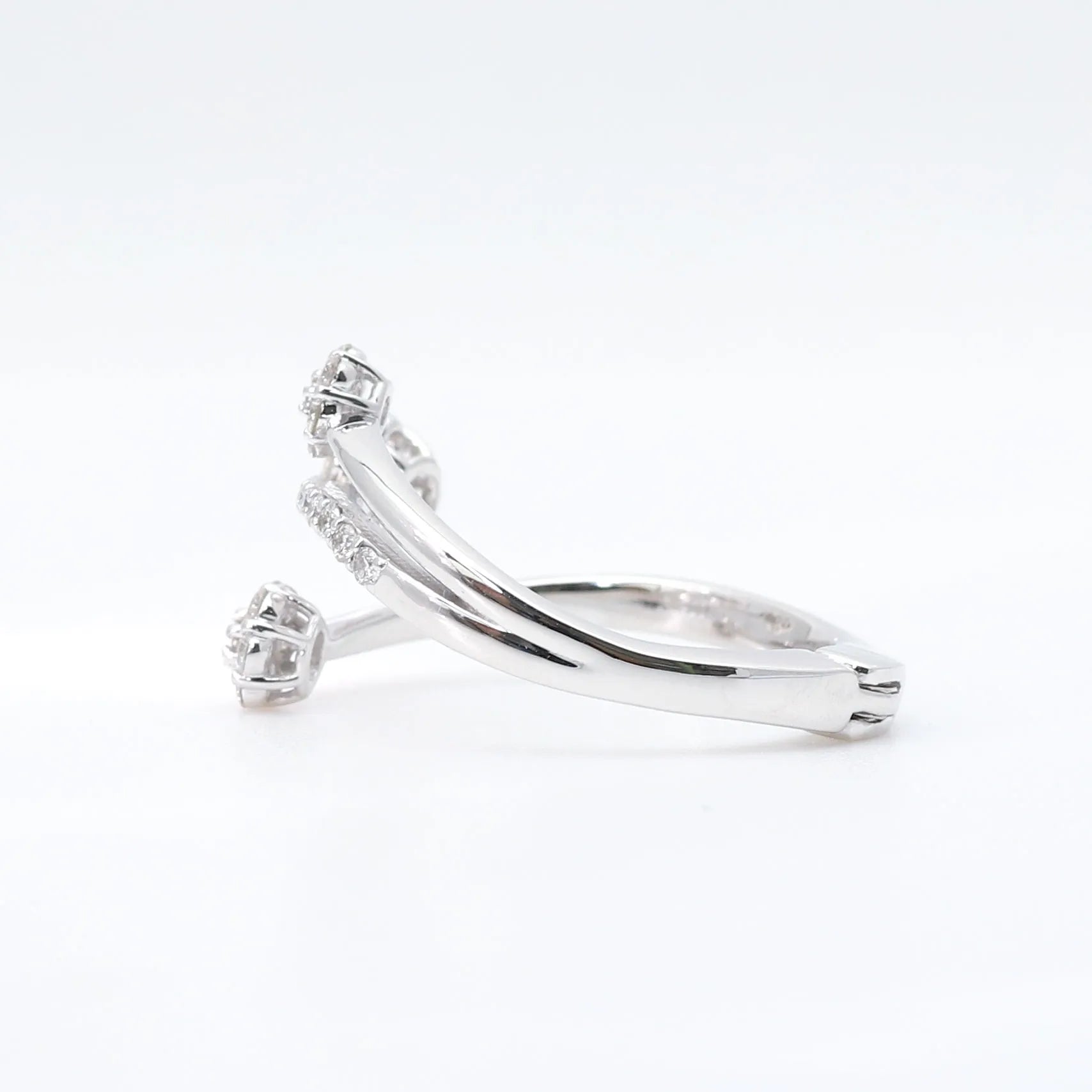 ダイヤモンド プラチナリング(計0.5カラット/フラワーモチーフ/フリーサイズ/4月誕生石)《WRGD3120》