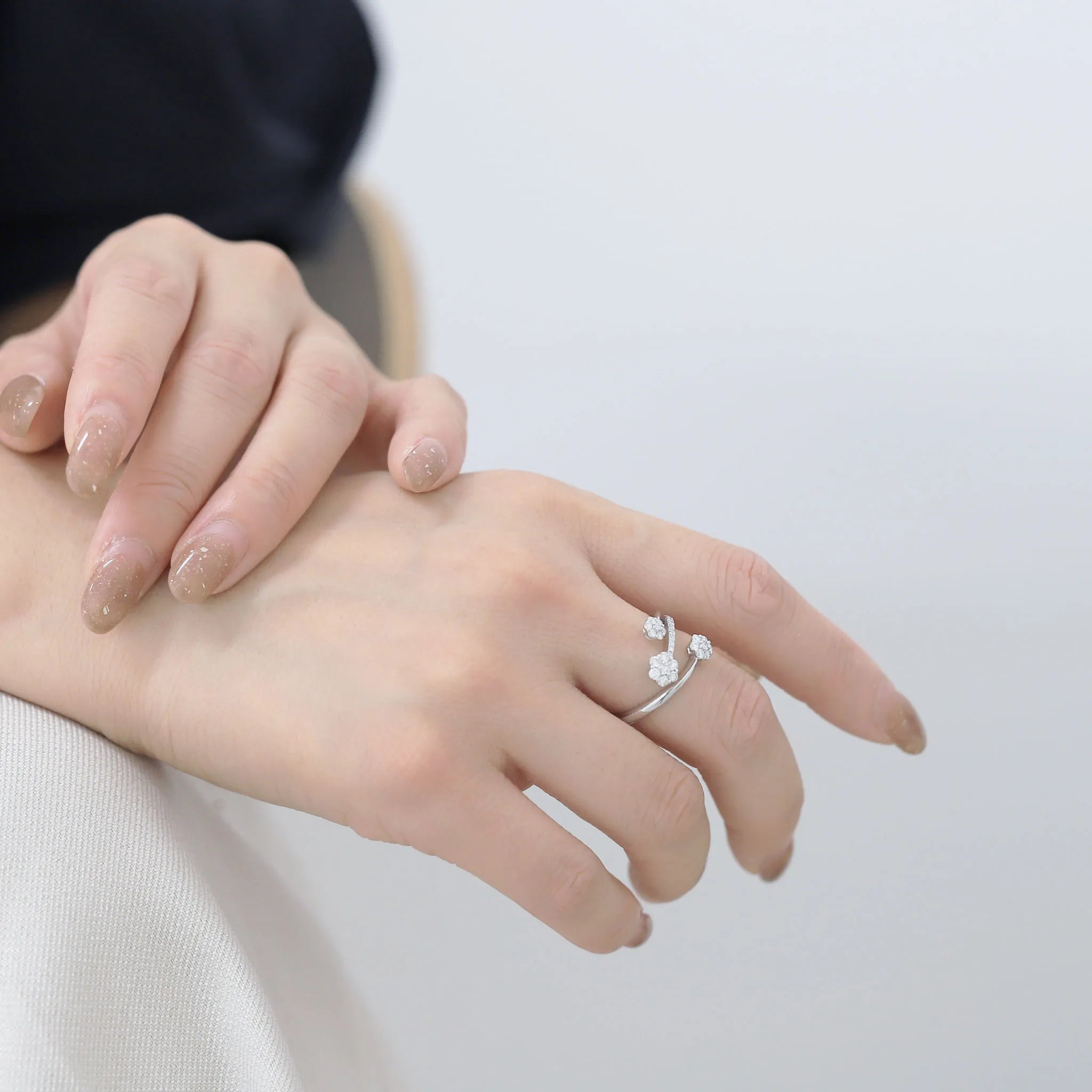 ダイヤモンド プラチナリング(計0.5カラット/フラワーモチーフ/フリーサイズ/4月誕生石)《WRGD3120》