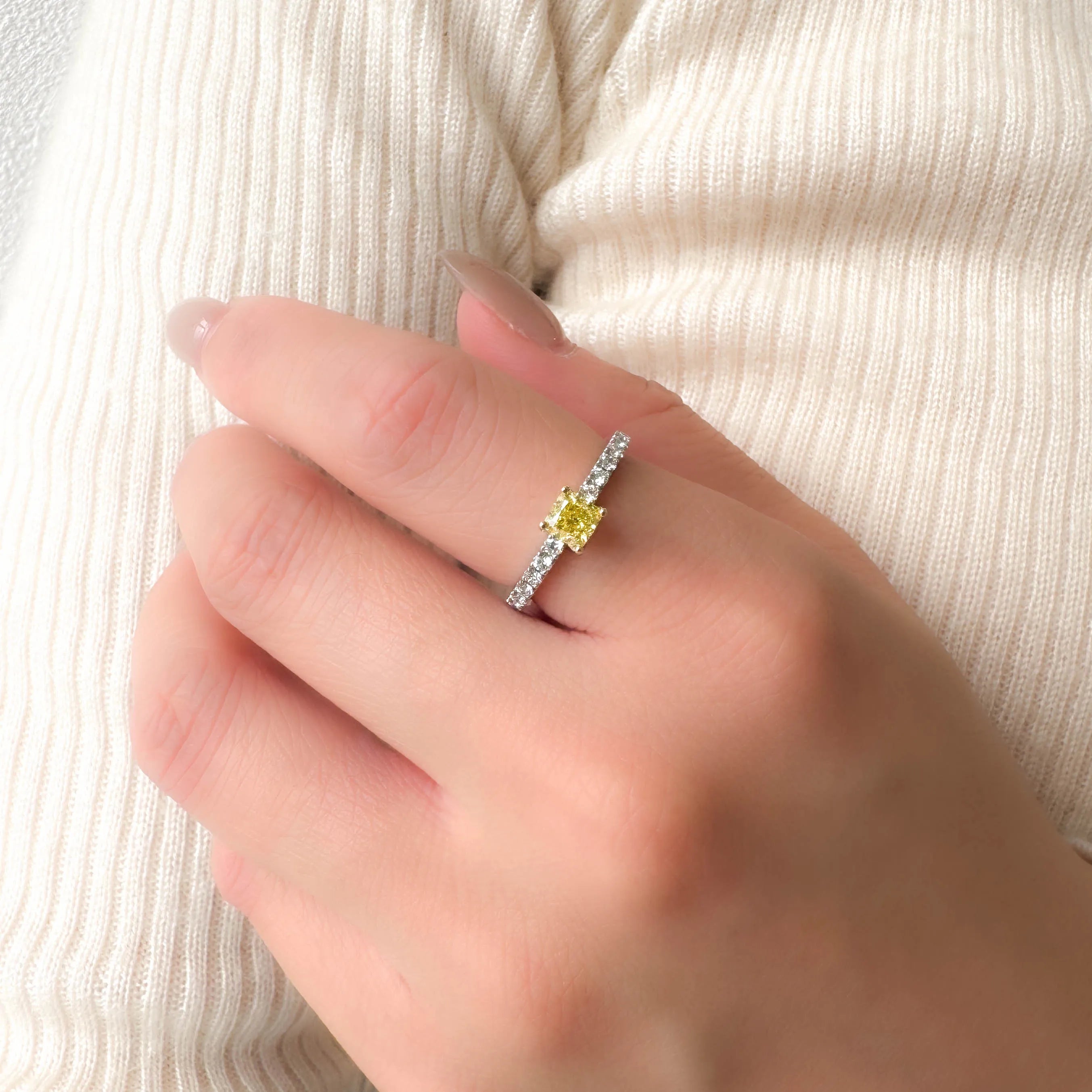 イエローダイヤモンド/ダイヤモンド プラチナリング(F.V.Y/0.5ct/4月誕生石/グレーディングレポート付き)《WRGD4258》