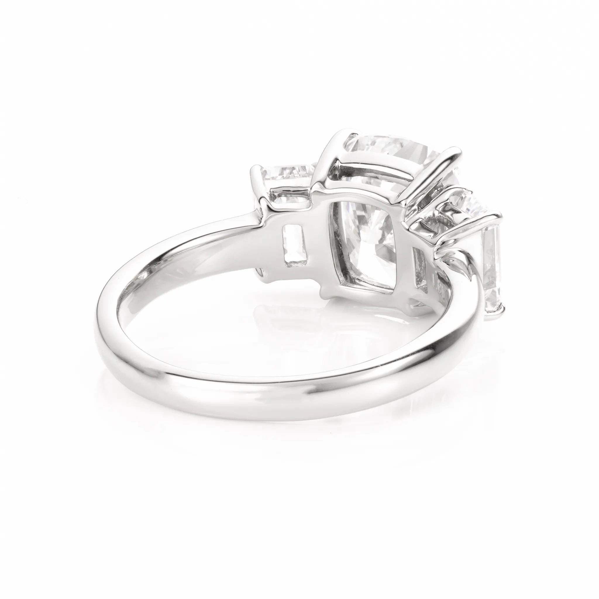 ダイヤモンド プラチナリング(ラボグロウン/クッションカット/3.03ct/鑑別書付)《WRGG0015》