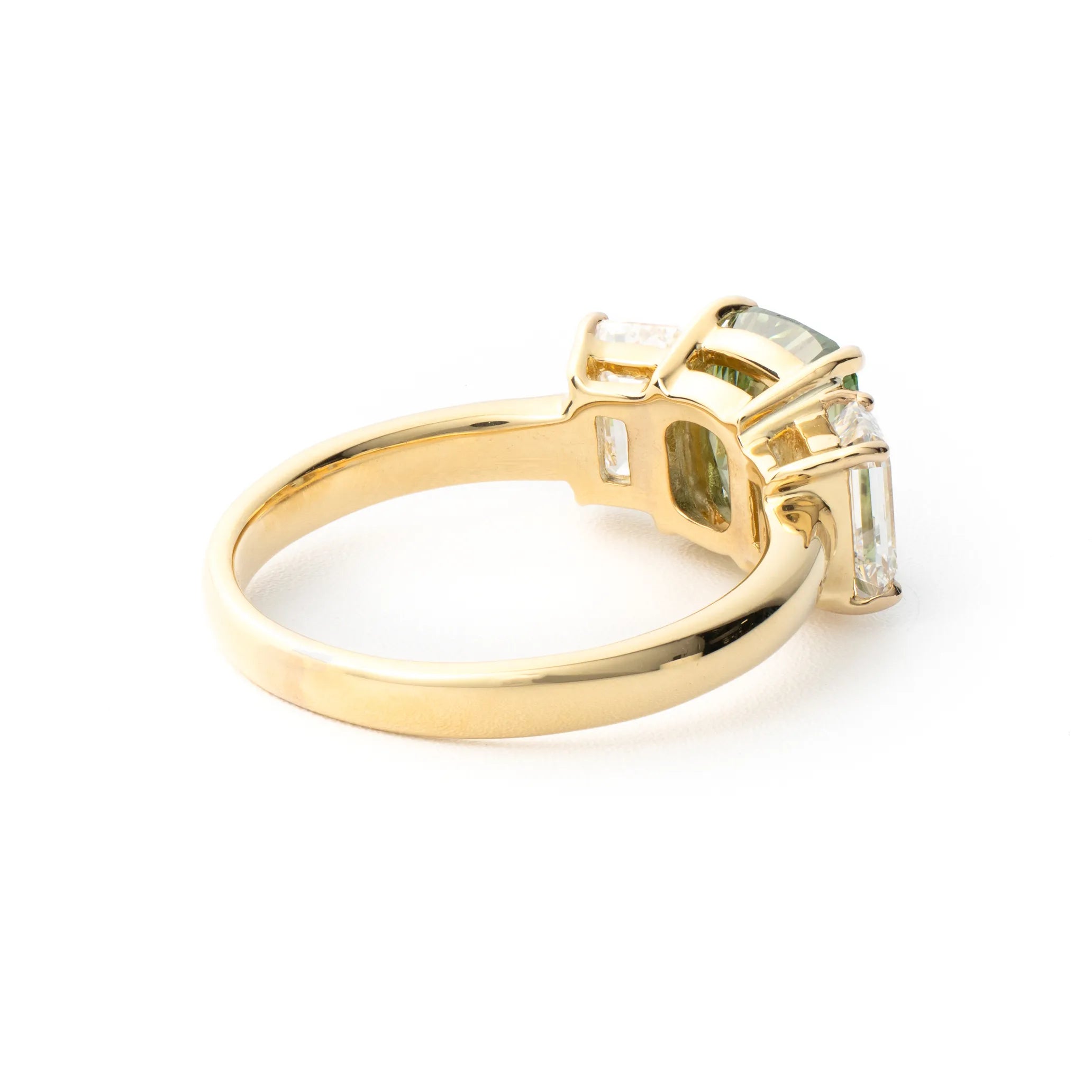 グリーンダイヤモンド K18リング(ラボグロウン/クッションカット/2.03ct/鑑別書付)《WRGG0027》