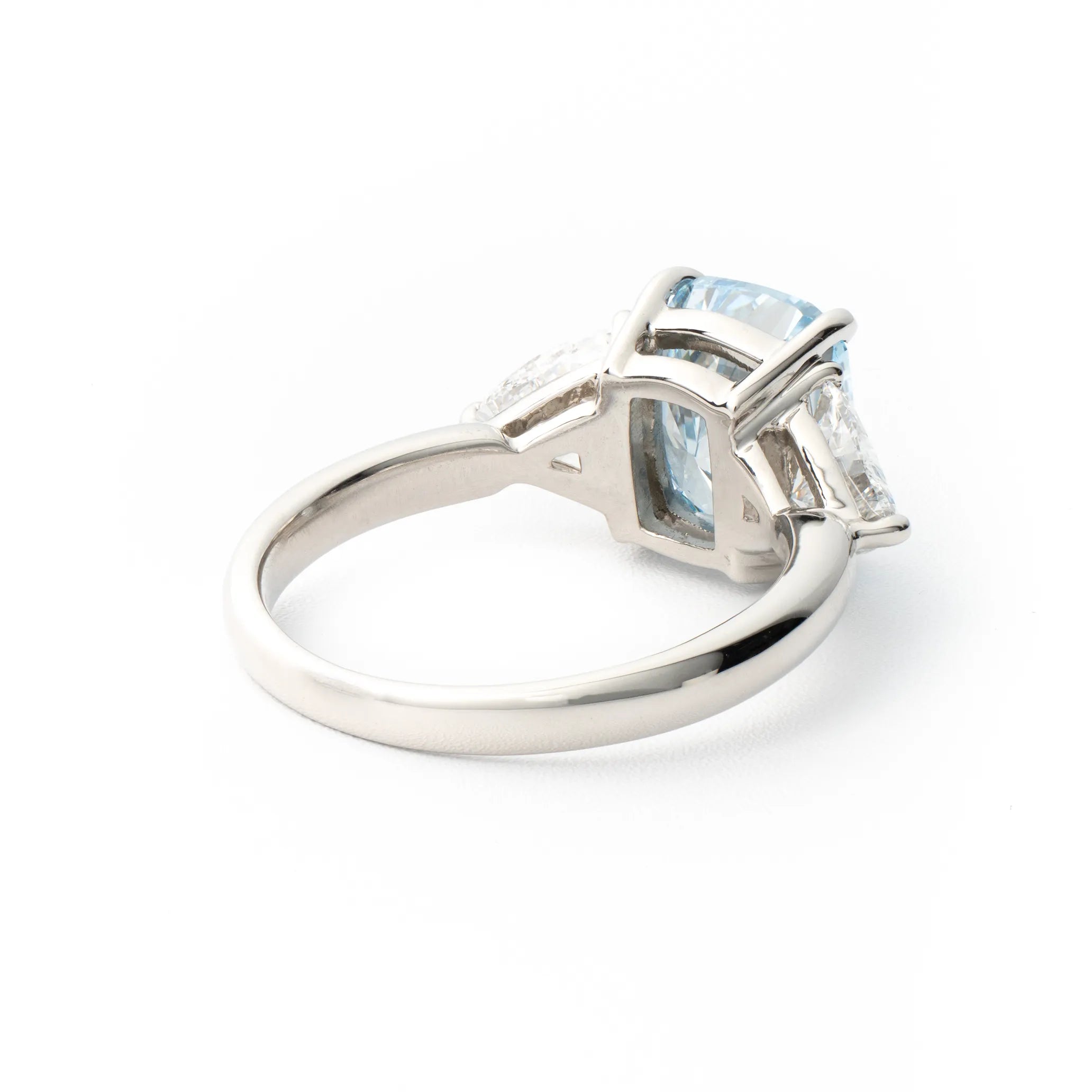 ブルーダイヤモンド プラチナリング(ラボグロウン/クッションカット/3.05ct/鑑別書付)《WRGG0031》