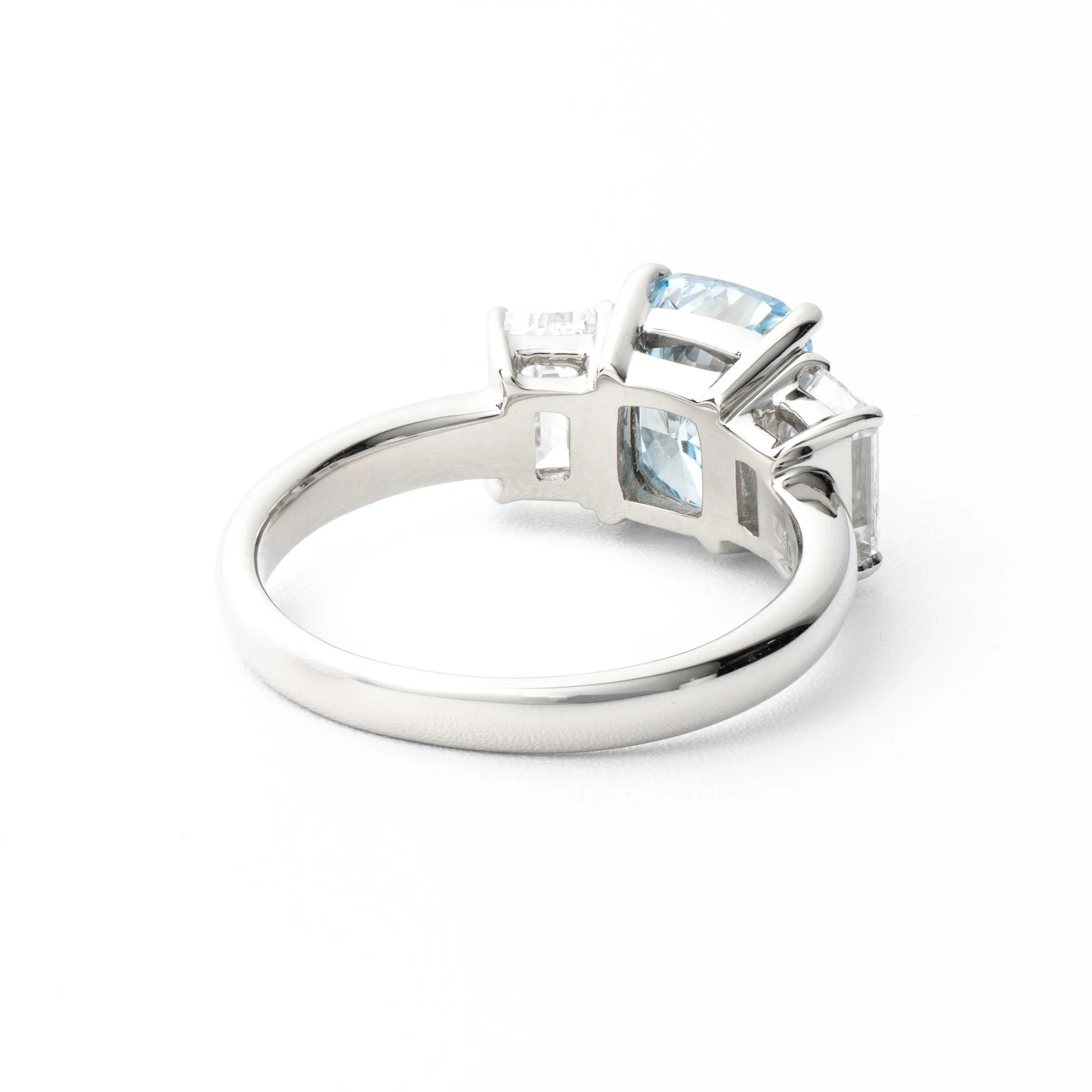 ブルーダイヤモンド プラチナリング(ラボグロウン/クッションカット/2.07ct/鑑別書付)《WRGG0033》