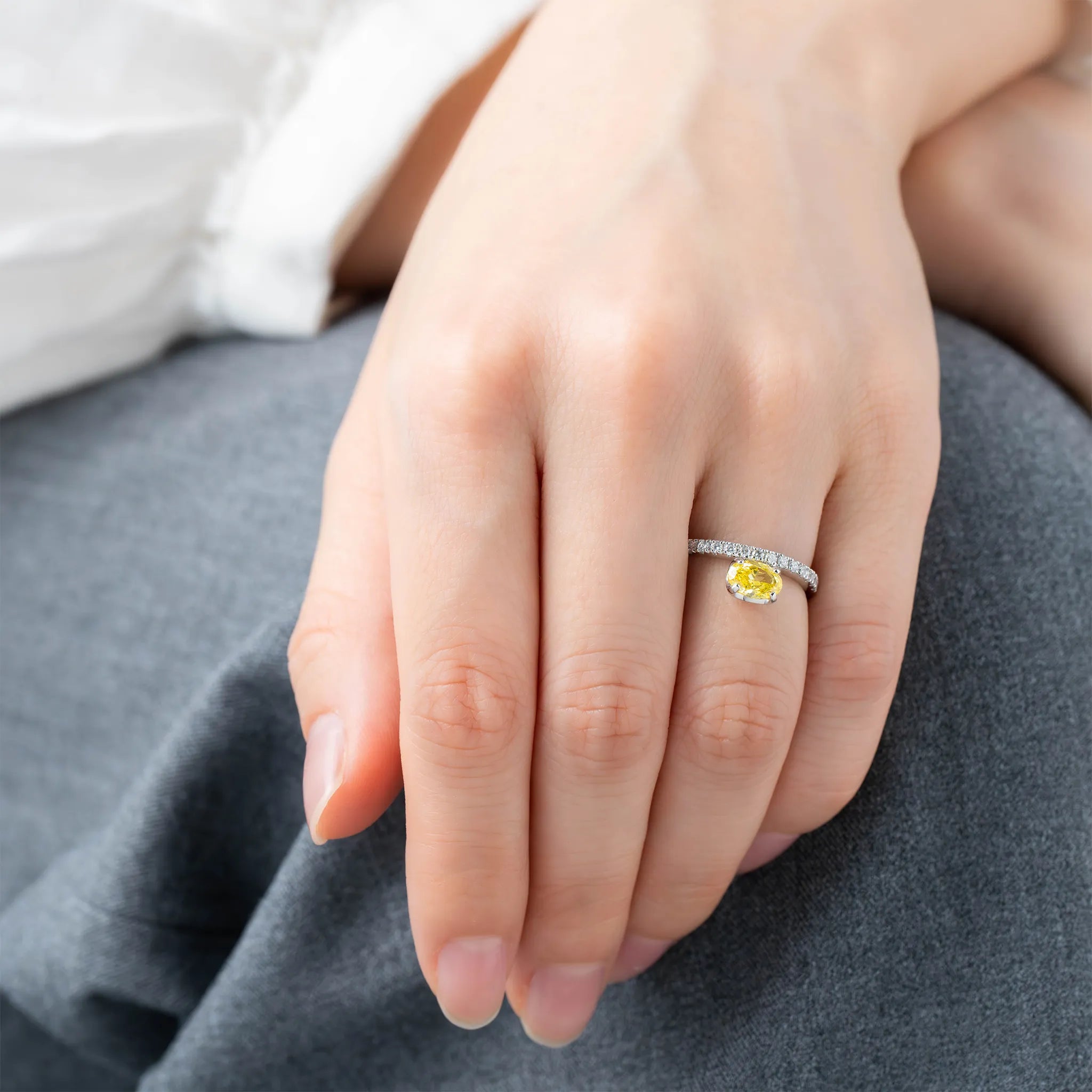 イエローダイヤモンド/ダイヤモンド プラチナリング(ラボグロウン/オーバル/Solrelier/4月誕生石)《WRGG7006》