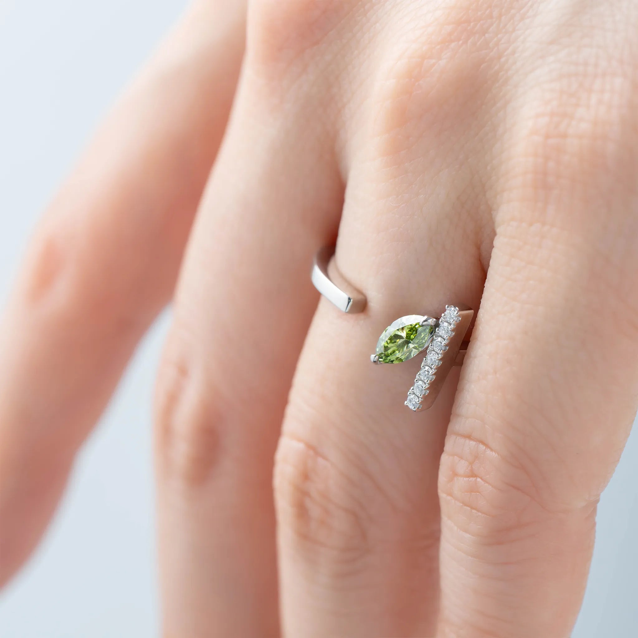 グリーンダイヤモンド/ダイヤモンド プラチナリング(ラボグロウン/マーキス/Solrelier/4月誕生石)《WRGG7010》