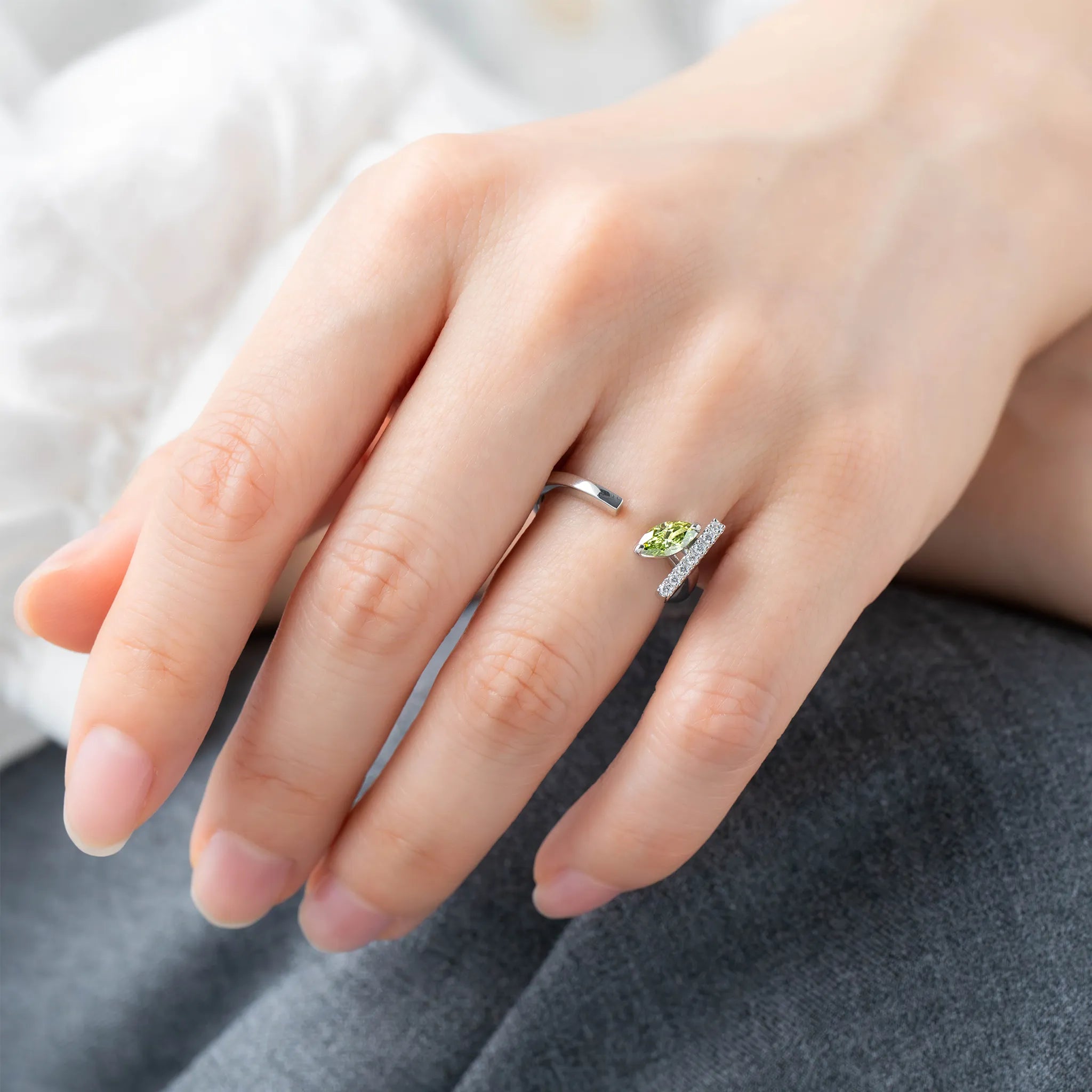 グリーンダイヤモンド/ダイヤモンド プラチナリング(ラボグロウン/マーキス/Solrelier/4月誕生石)《WRGG7010》