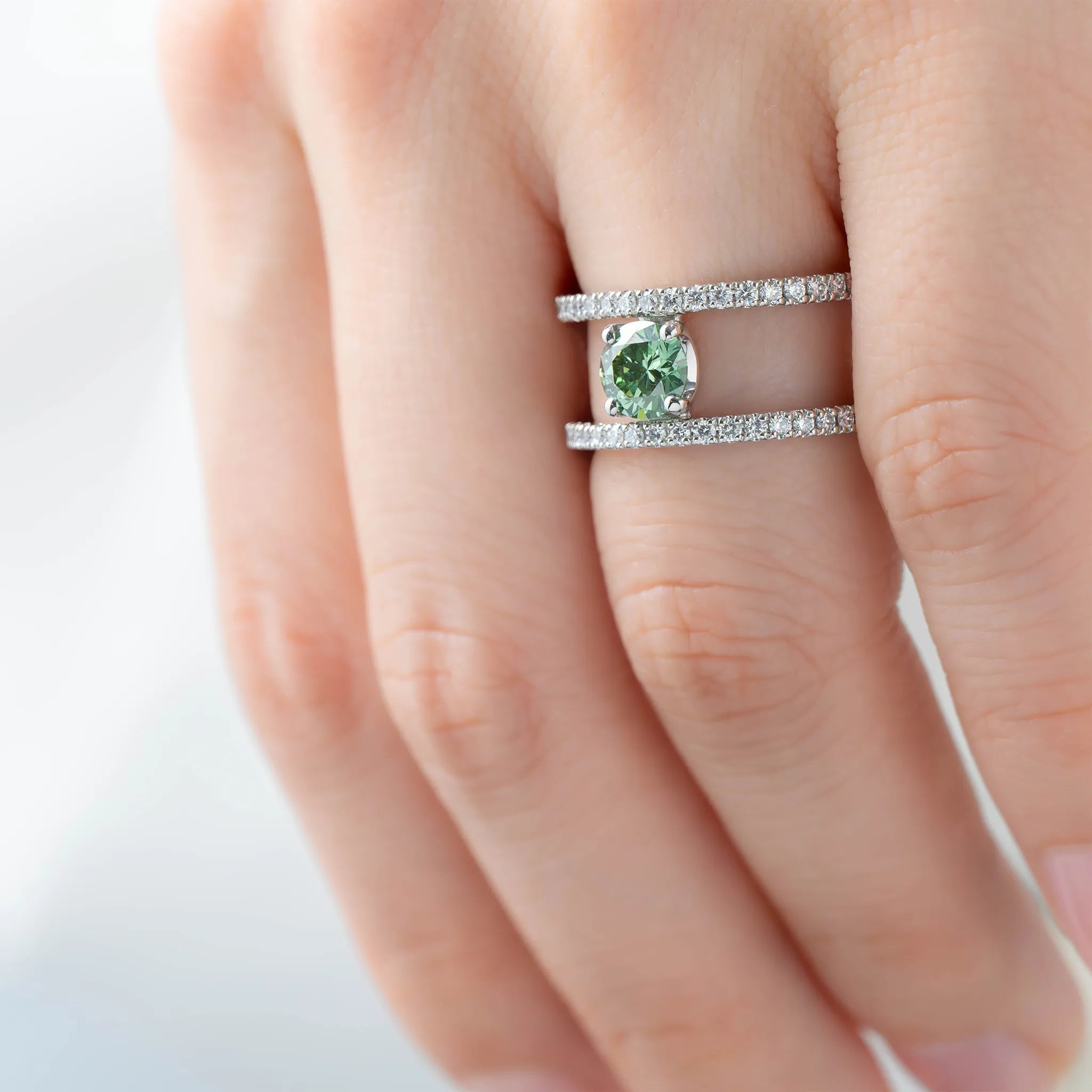 グリーンダイヤモンド/ダイヤモンド プラチナリング(ラボグロウン/ラウンド/Solrelier/4月誕生石)《WRGG7021》