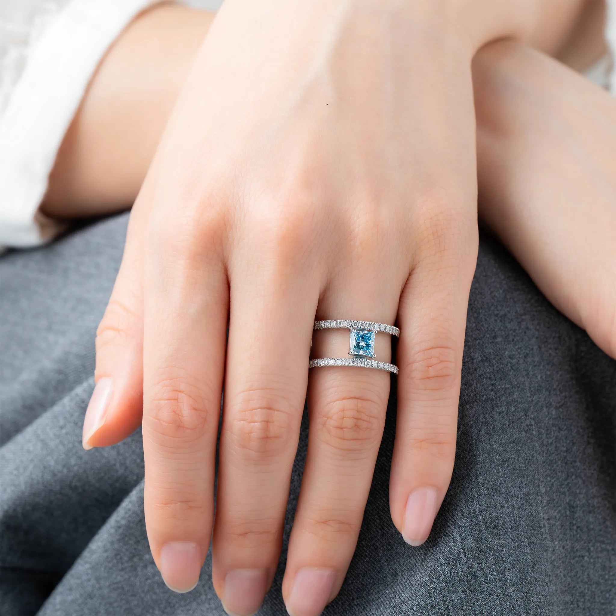 ブルーダイヤモンド/ダイヤモンド プラチナリング(ラボグロウン/プリンセスカット/Solrelier/4月誕生石)《WRGG7022》