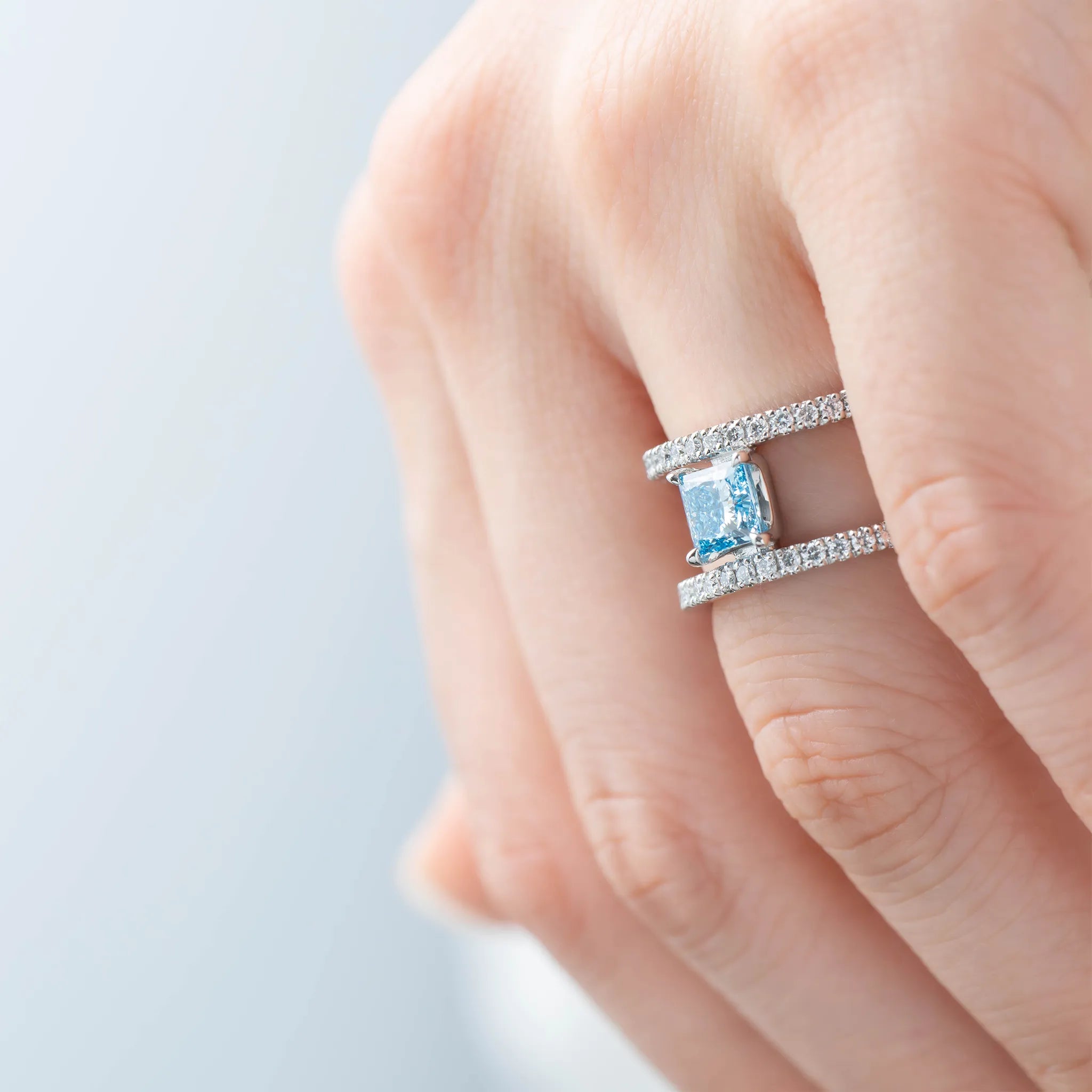 ブルーダイヤモンド/ダイヤモンド プラチナリング(ラボグロウン/プリンセスカット/Solrelier/4月誕生石)《WRGG7022》