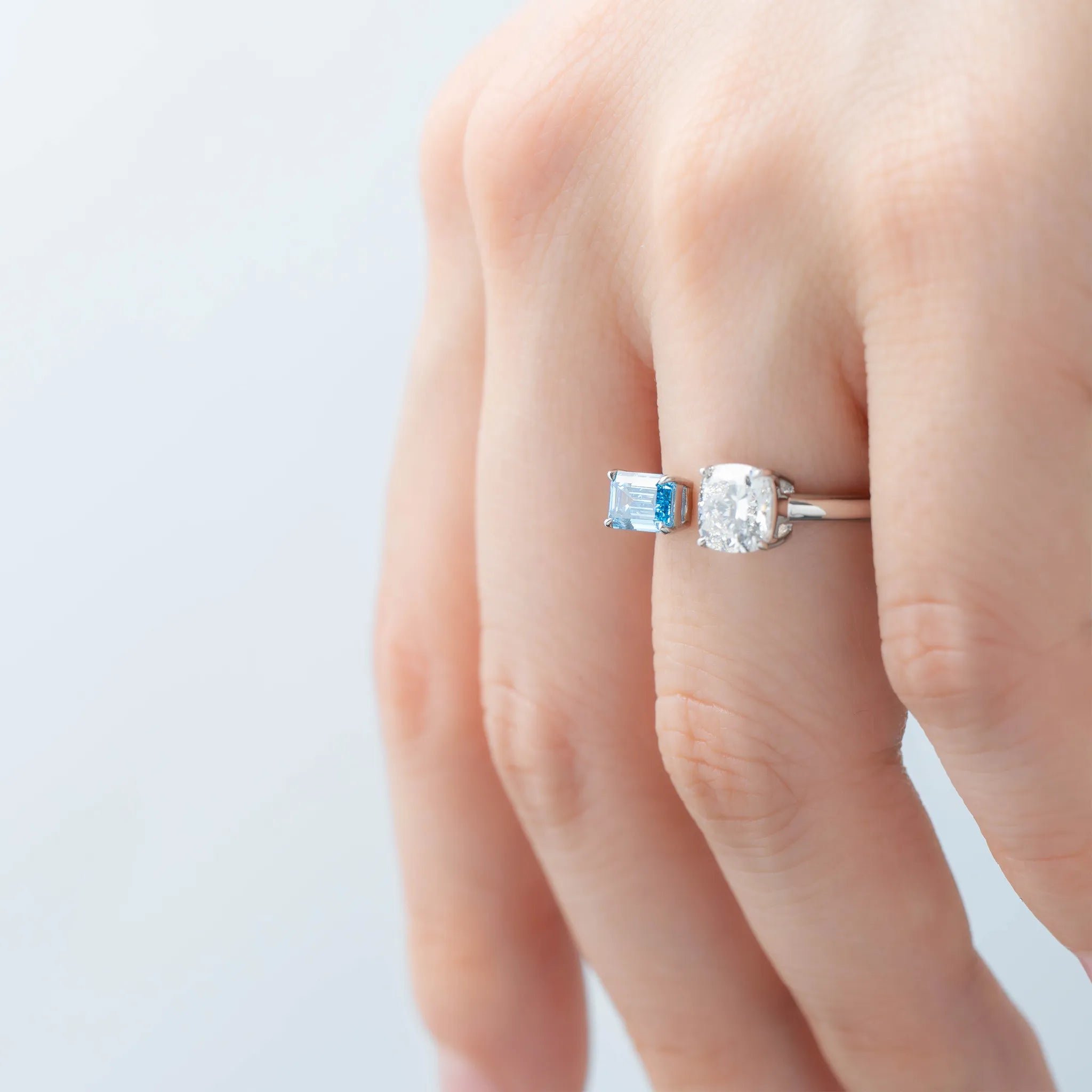 ブルーダイヤモンド/ダイヤモンド プラチナリング(ラボグロウン/エメラルドカット/クッション/Polaire/4月誕生石)《WRGG7030》