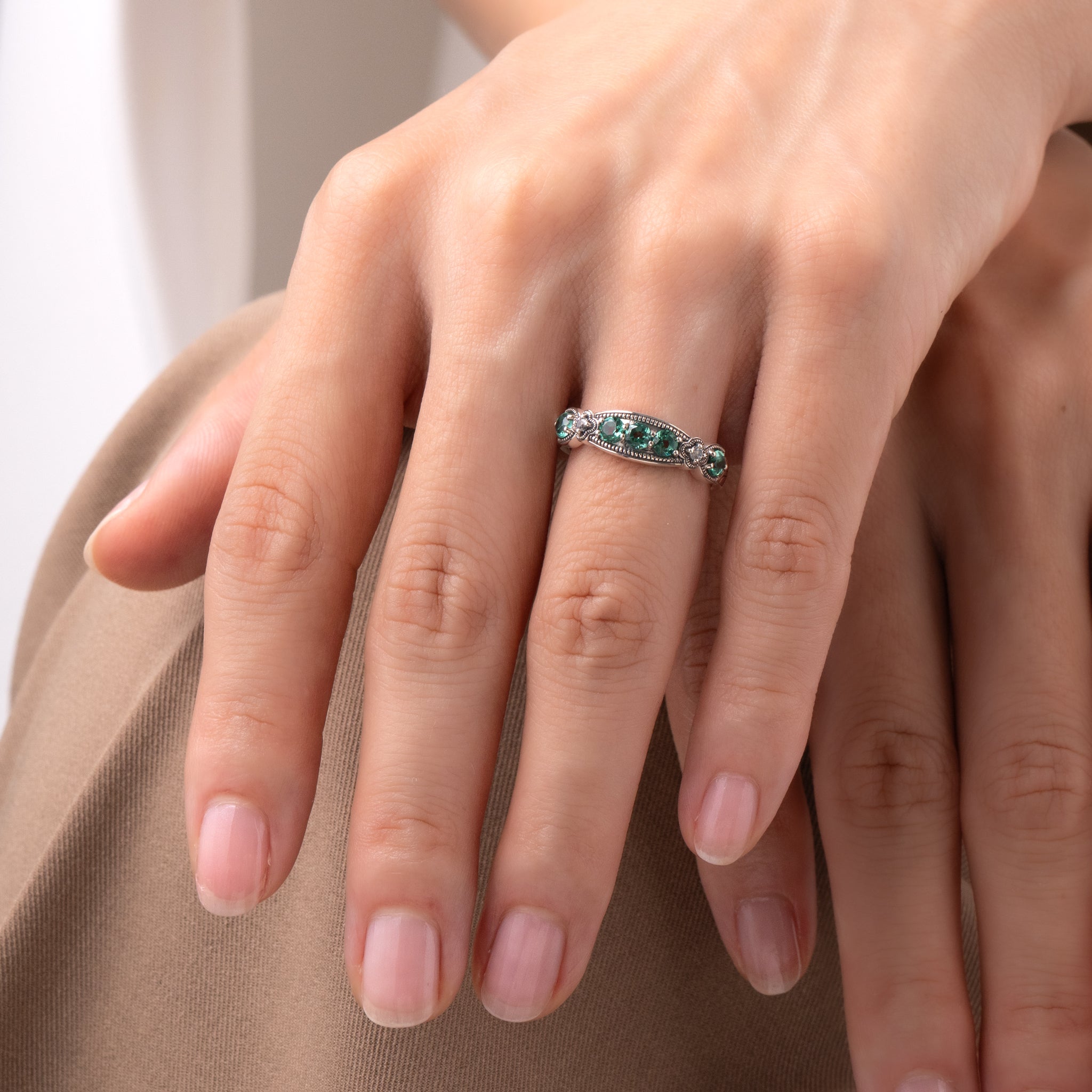 エメラルド/ホワイトトパーズ シルバーリング(いぶし銀仕上げ/LGE/English Garden/クレマチスモチーフ)《WRGGE003》