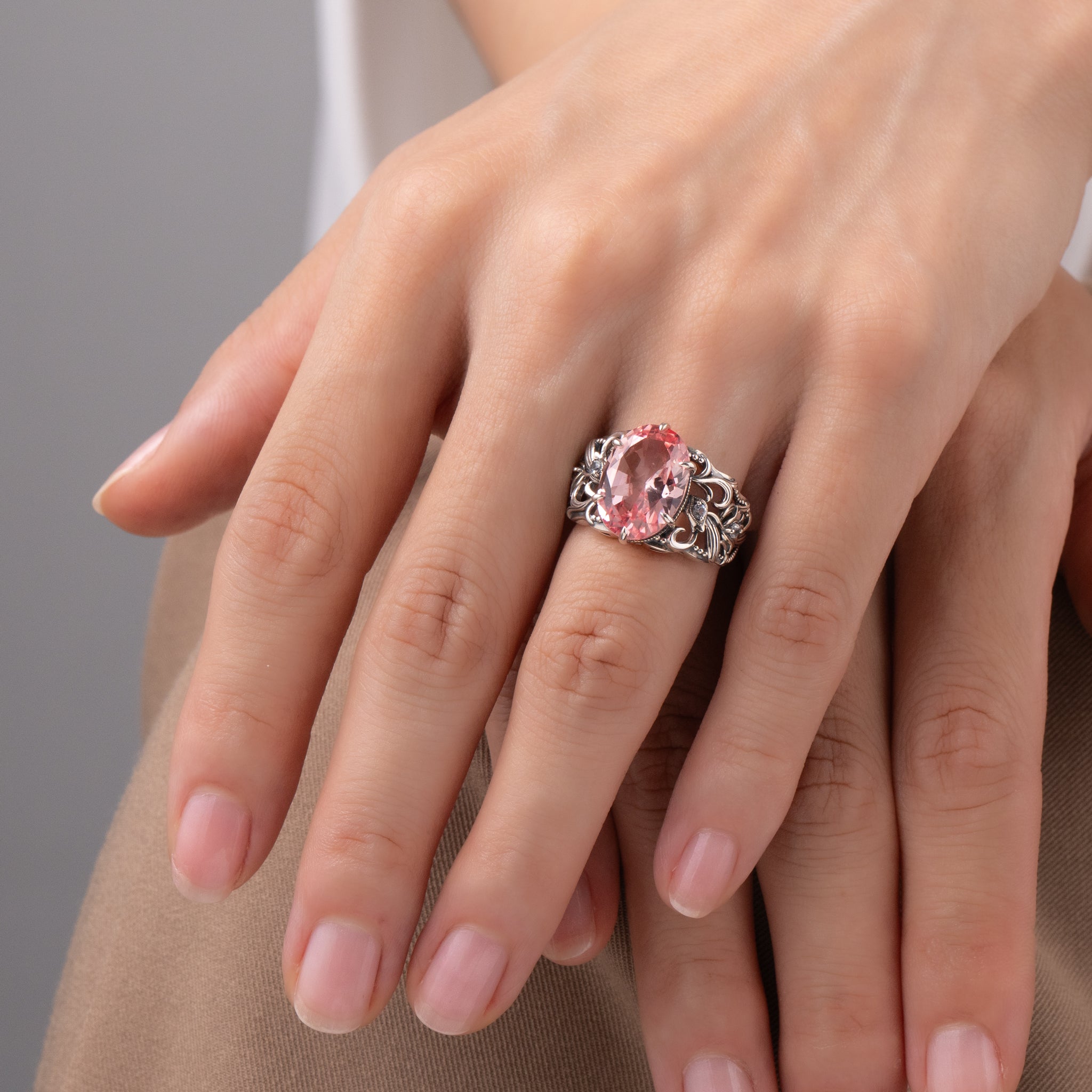 サファイア/ホワイトトパーズ シルバーリング(いぶし銀仕上げ/LGS/English Garden/ガーデンチューリップモチーフ)《WRGGM011》