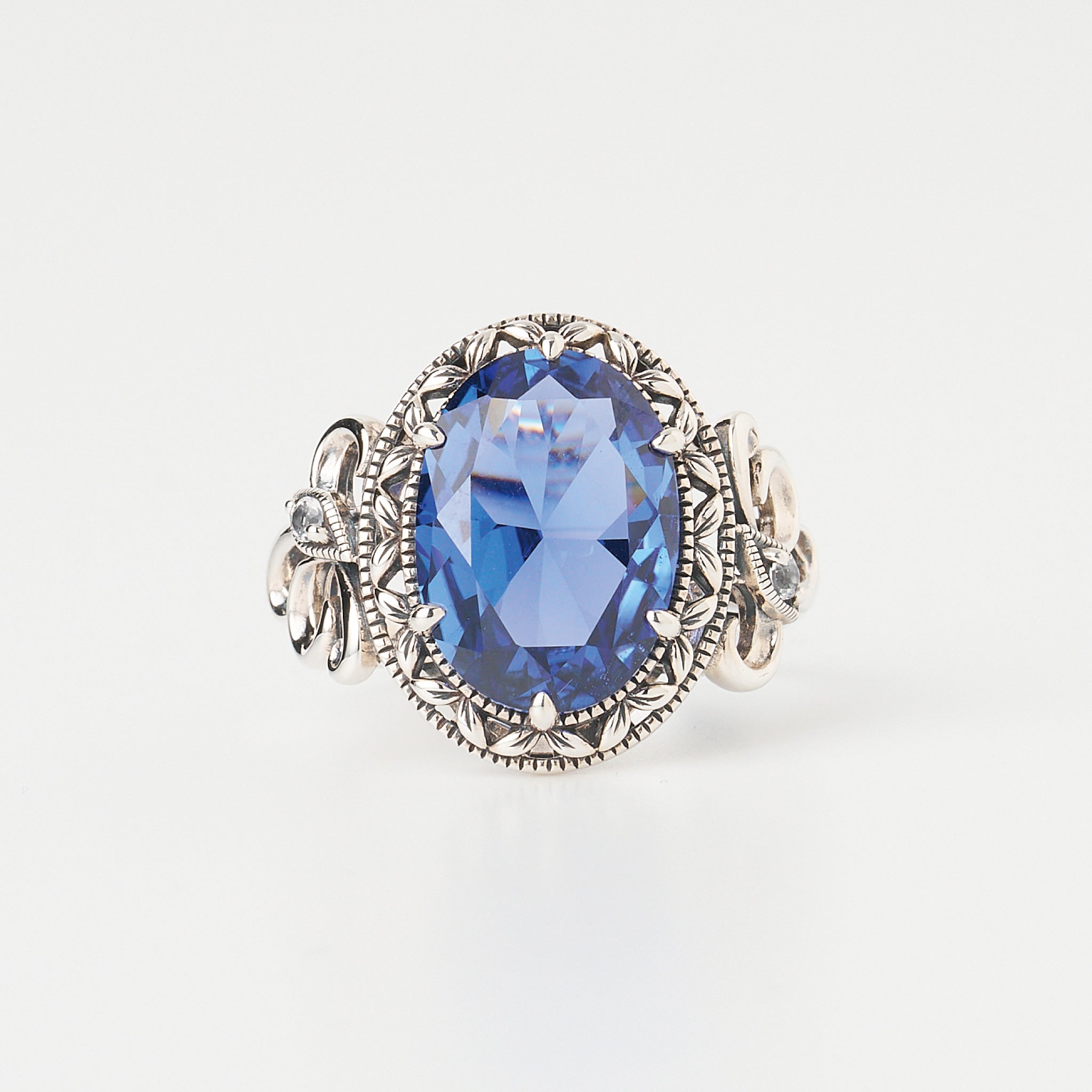 サファイア/ホワイトトパーズ シルバーリング(いぶし銀仕上げ/LGS/English Garden/ツタ・アラベスクモチーフ)《WRGGS005》