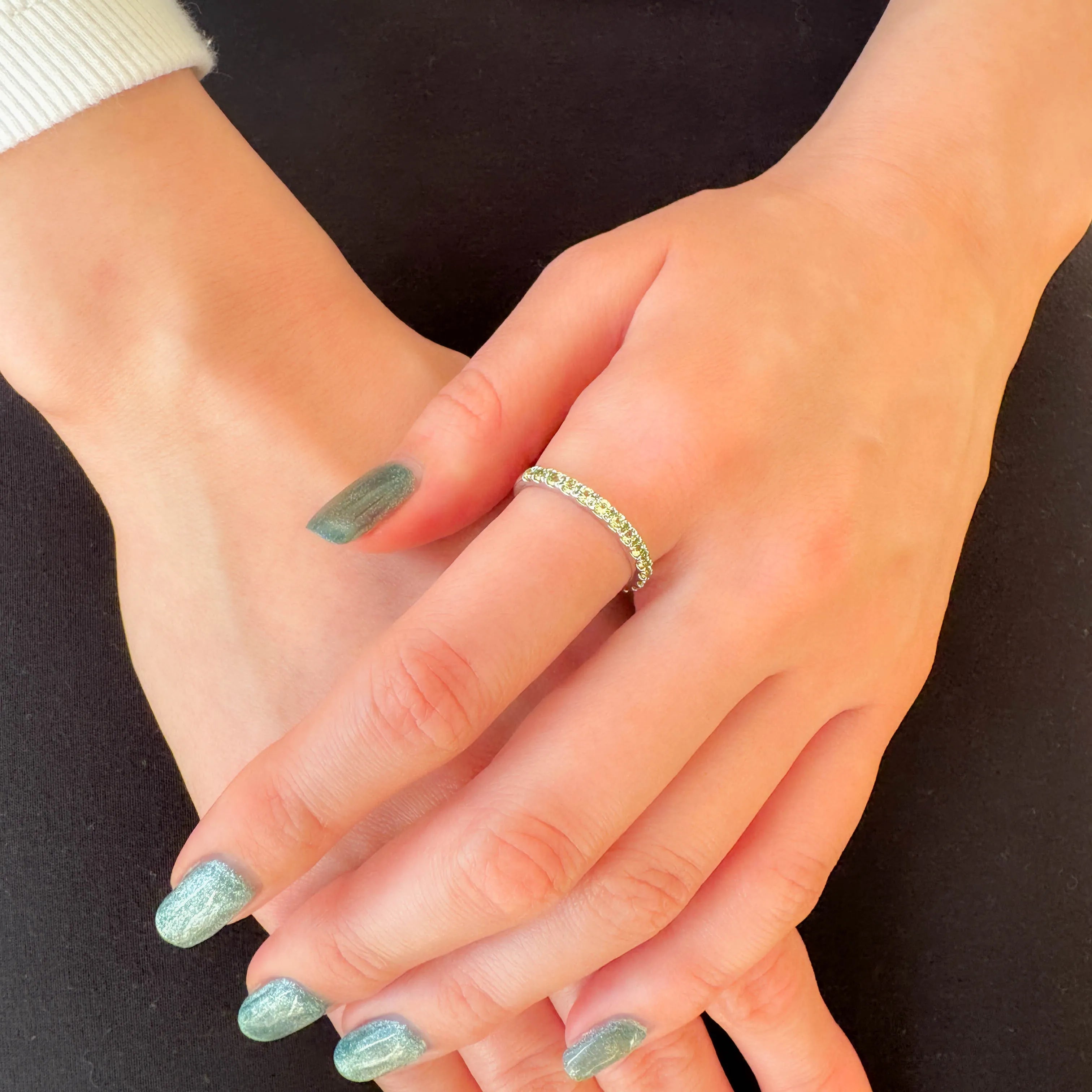 ペリドット プラチナリング(細ハーフエタニティ/15石/8月誕生石)《WRGN4237》