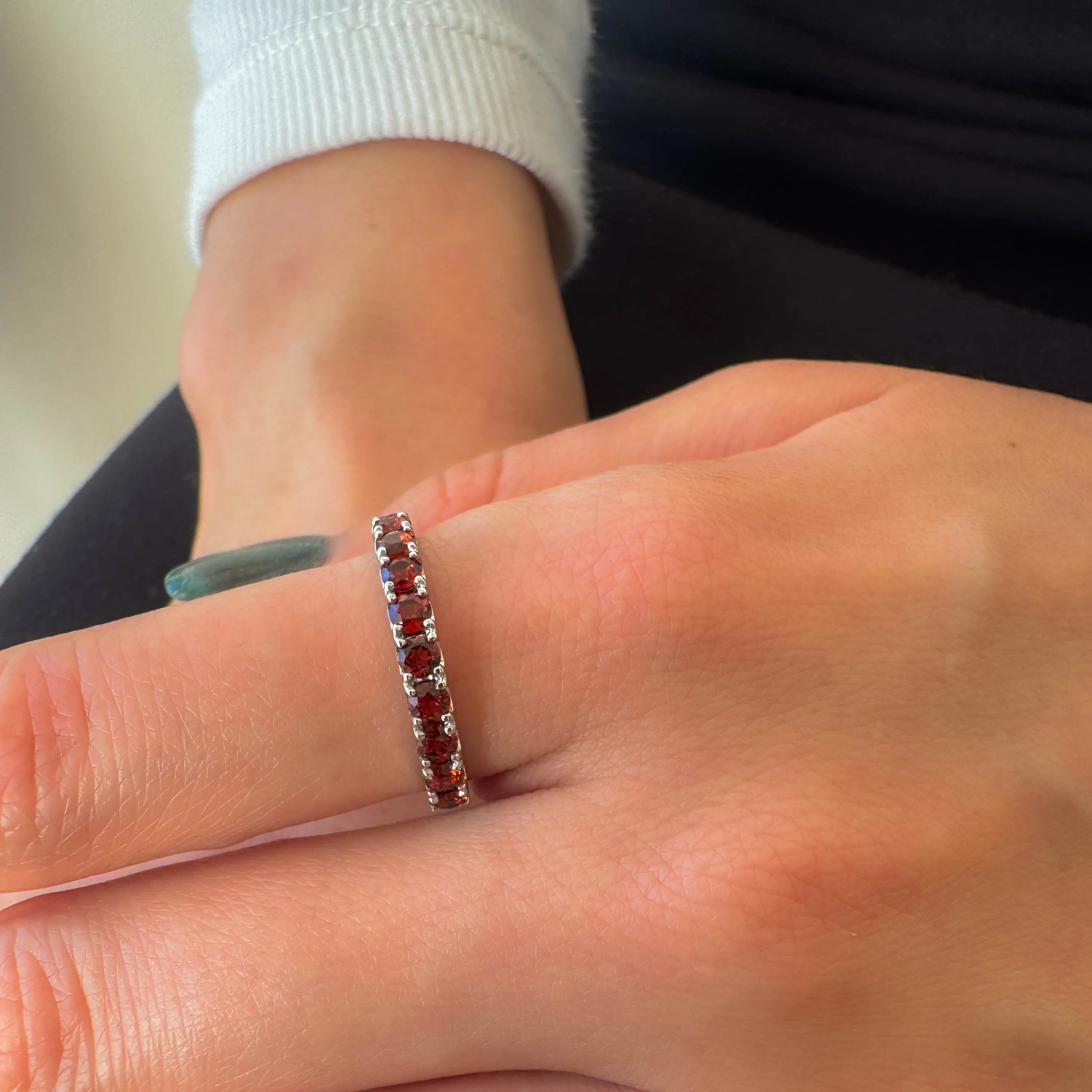 ガーネット プラチナリング(ハーフエタニティ/11石/1月誕生石)《WRGN4239》