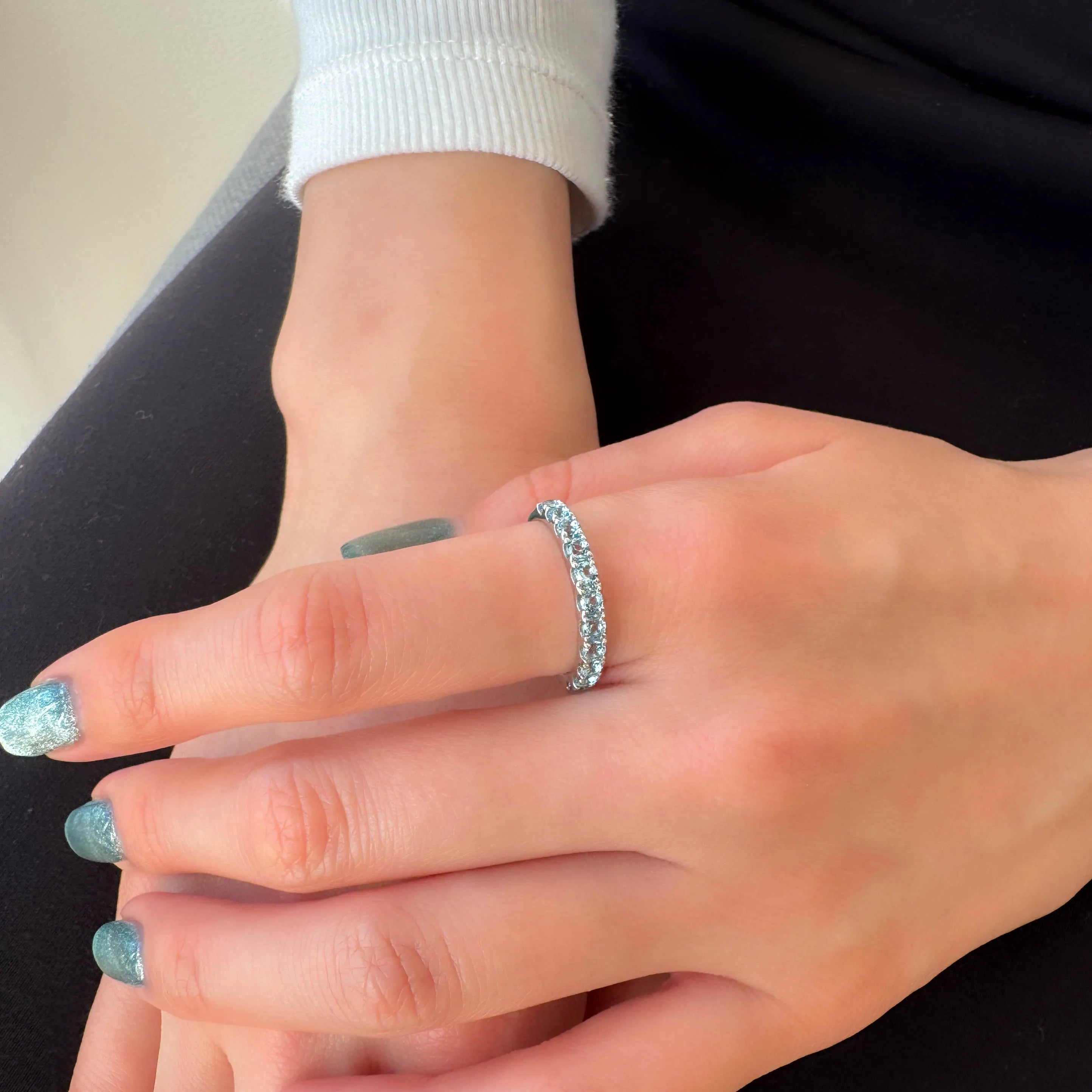 ブルートパーズ プラチナリング(ハーフエタニティ/11石/11月誕生石)《WRGN4247》