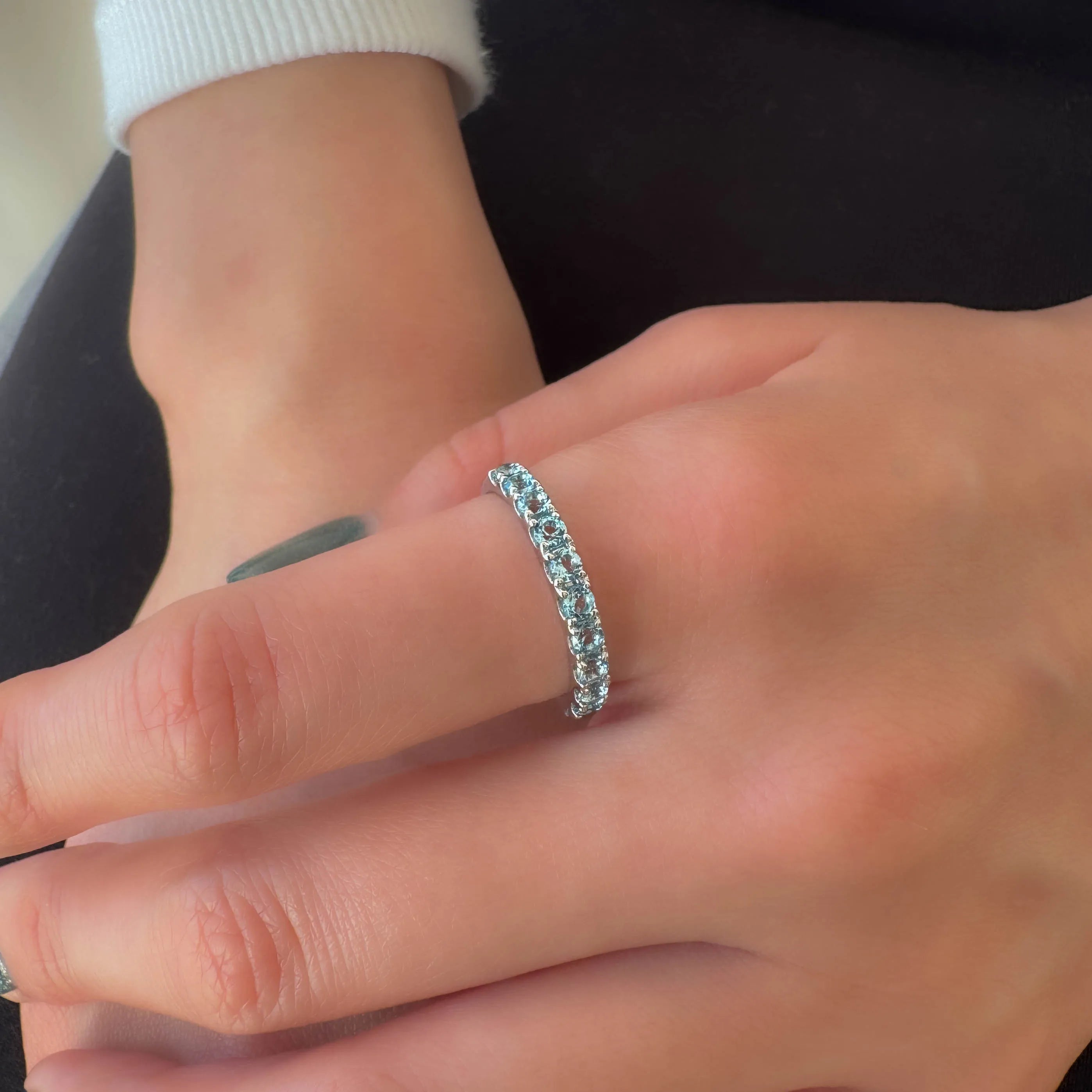 ブルートパーズ プラチナリング(ハーフエタニティ/11石/11月誕生石)《WRGN4247》