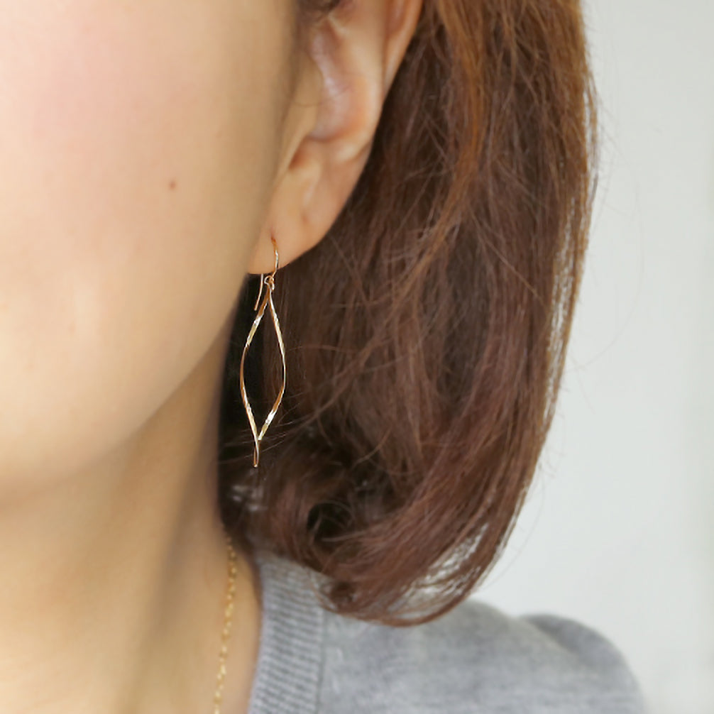 K18ピアス《ZH10101-YG》