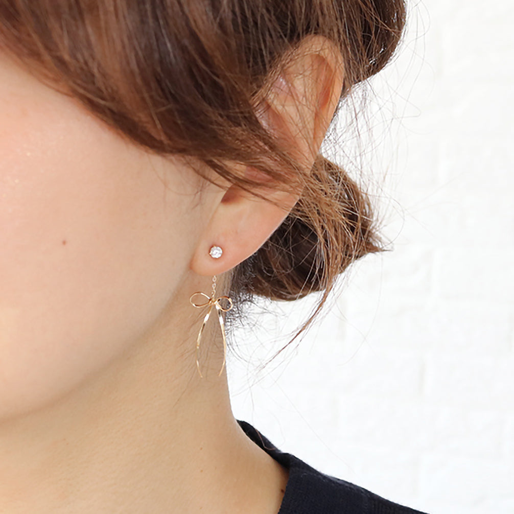 K18ピアスキャッチ(リボンモチーフ)《ZH10144-YG》