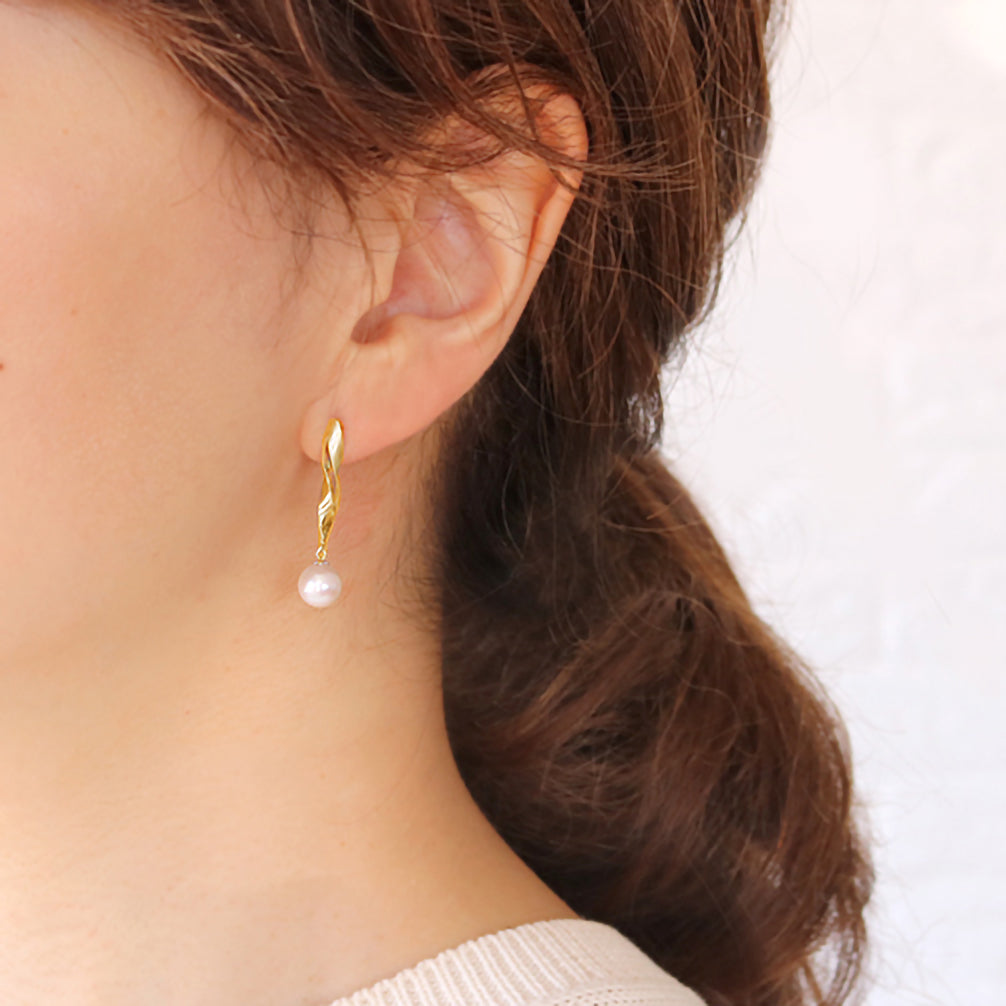 パール K18ピアス(アコヤ真珠/6月誕生石)《ZH10153-YG》