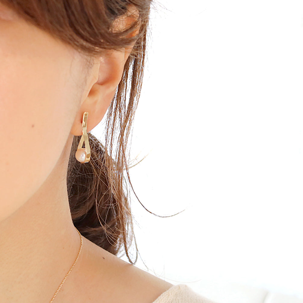 パール K18ピアス(アコヤ真珠/6月誕生石)《ZH10162-YG》